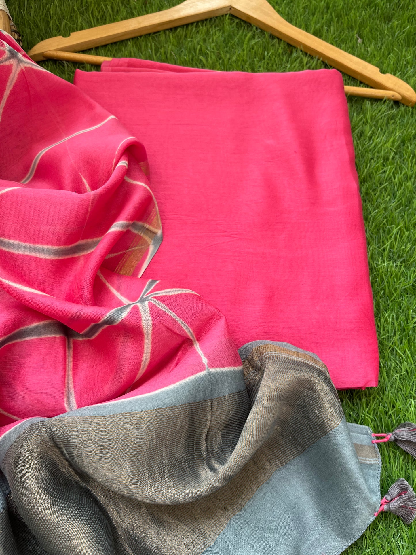 Chanderi Clamp Dye dupatta with plain fabric