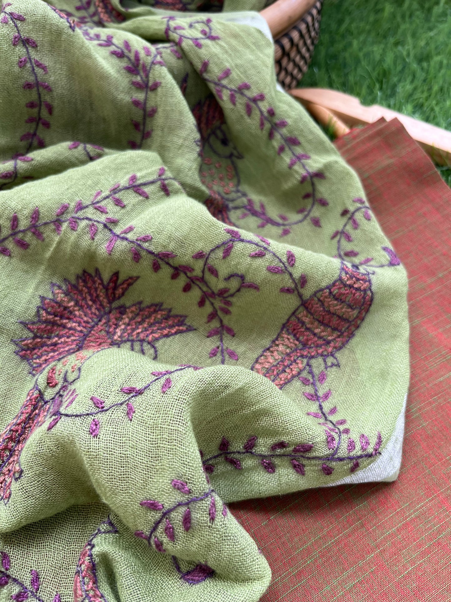 Linen sozni kaam dupatta paired with cotton kurta fabric