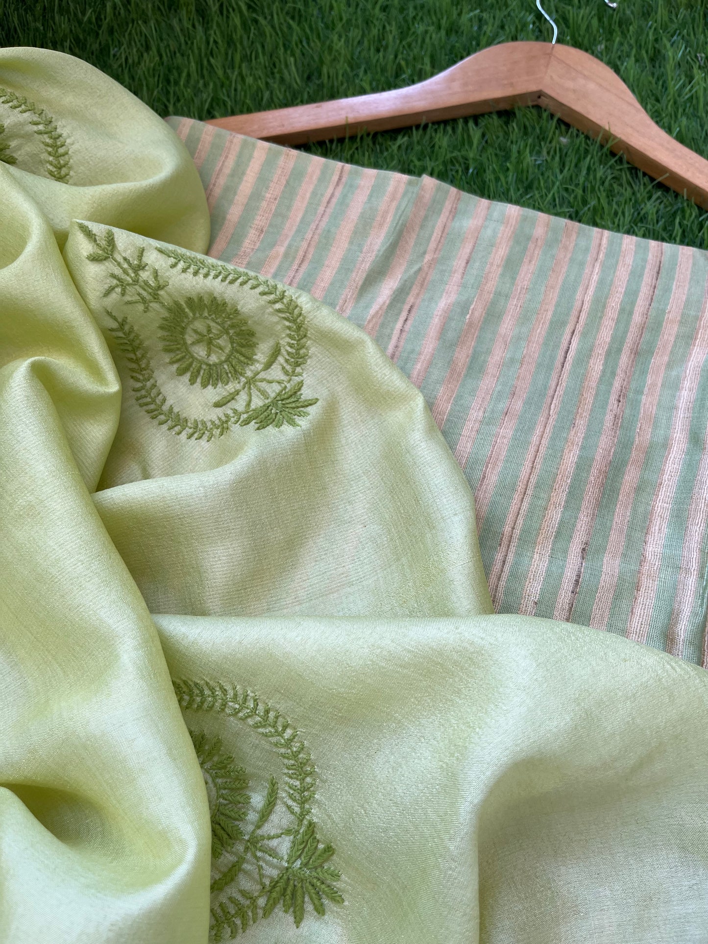 त्योहार :Tussar silk chikankari Dupatta silk with kurta Fabric