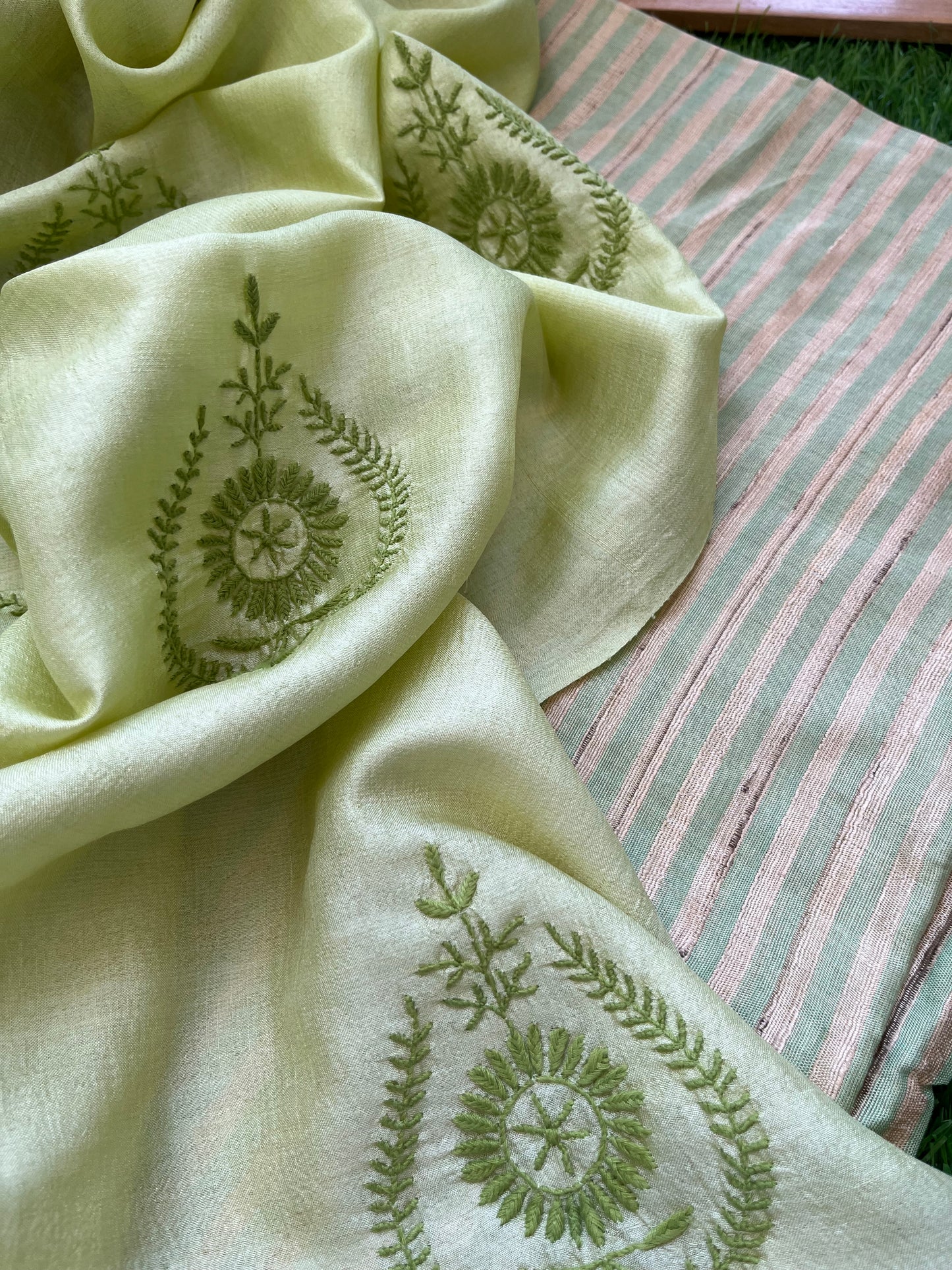 त्योहार :Tussar silk chikankari Dupatta silk with kurta Fabric