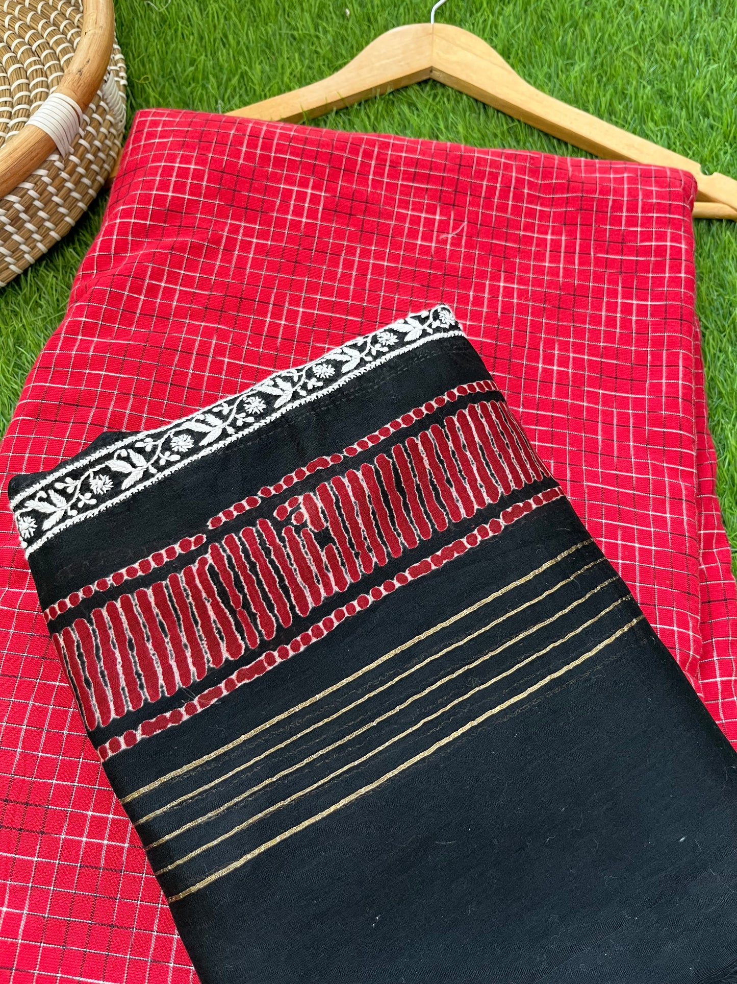 रोज़ाना :Chanderi Chikankari Dupatta with cotton kurta bottom Fabric