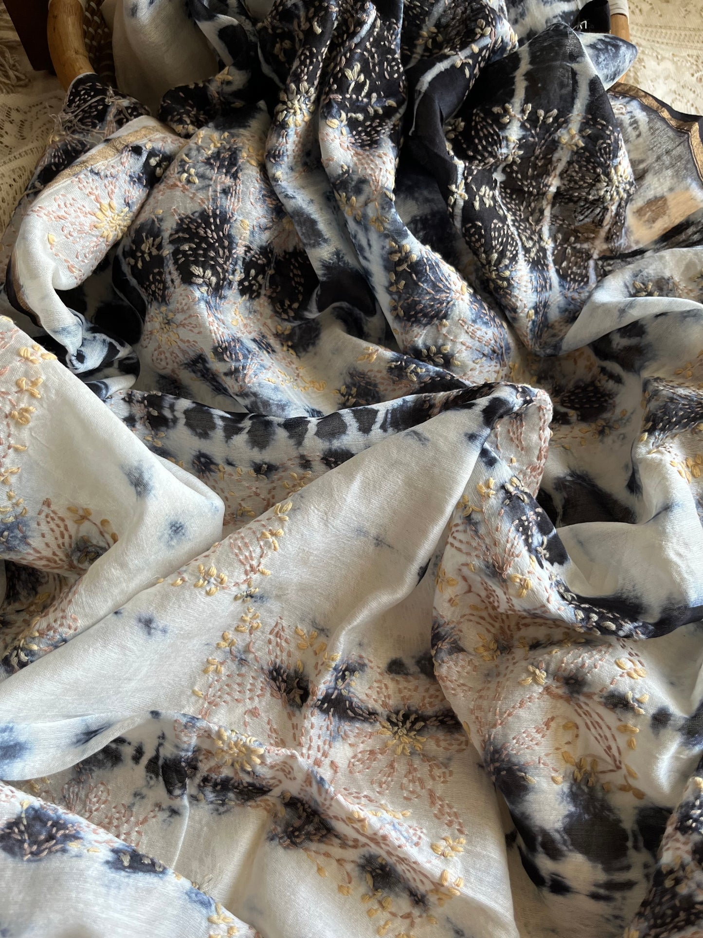 Mangalgiri Cotton kurta baatik bottom chikankari dupatta