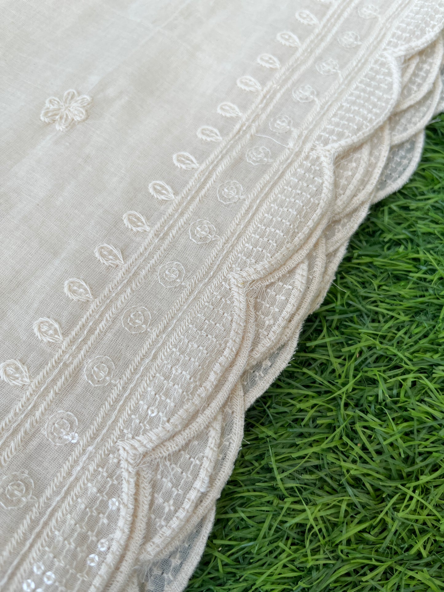 Mul scalloped Dupatta