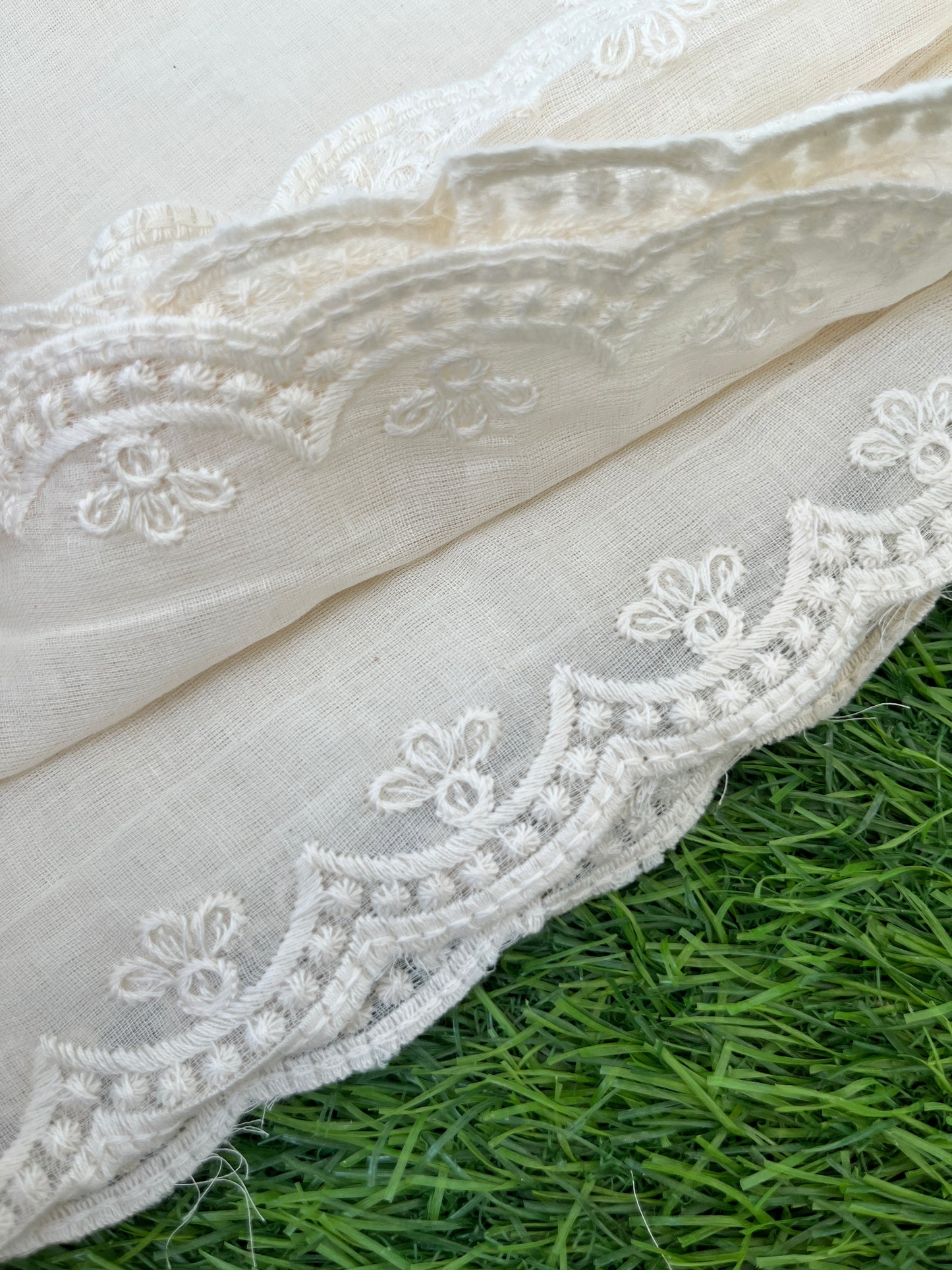 Mul scalloped Dupatta