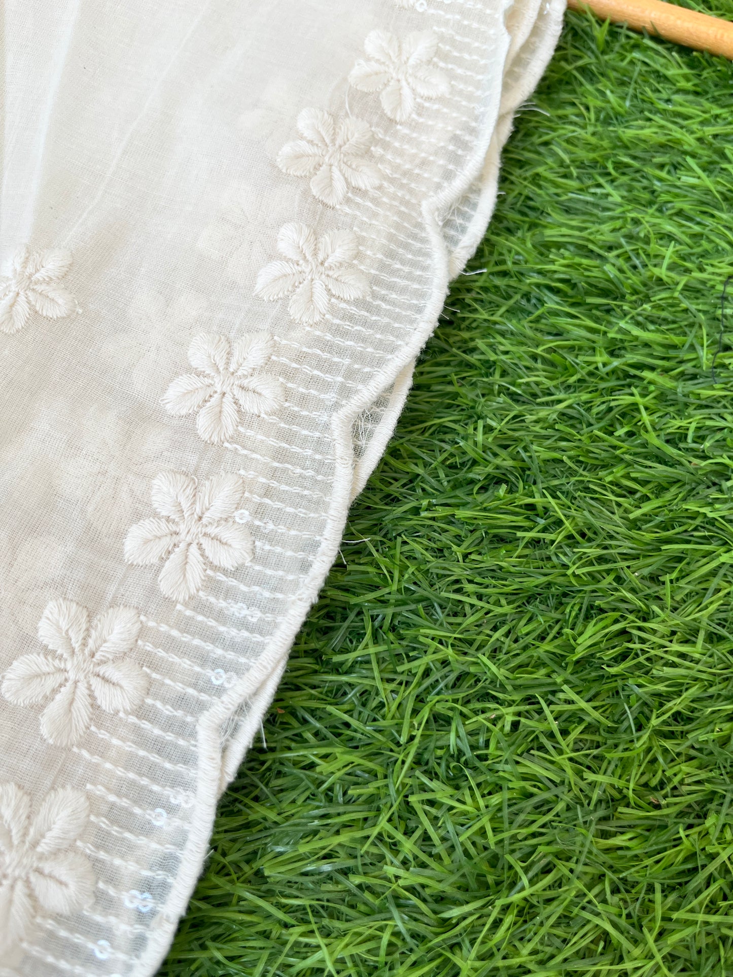 Mul scalloped Dupatta