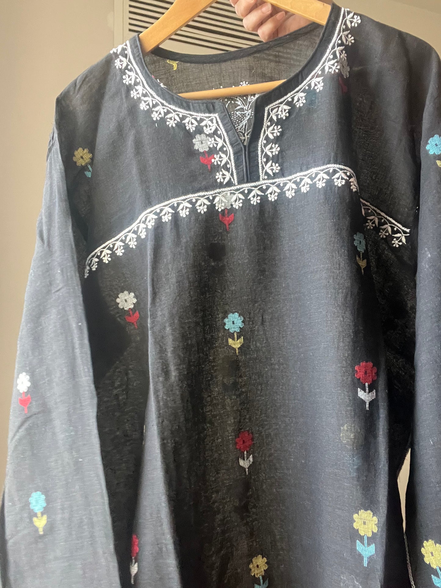 Khadi Mul Jaamdani chikankari kurta