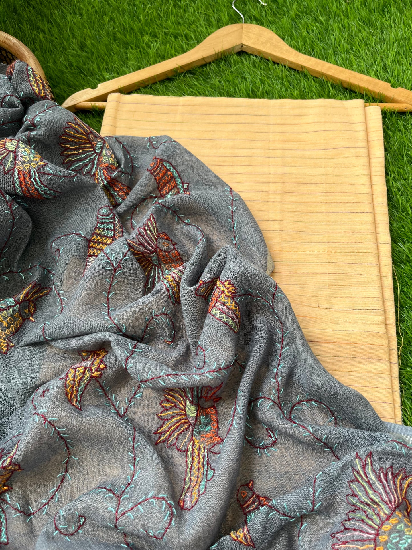 Linen sozni kaam dupatta paired with cotton kurta fabric