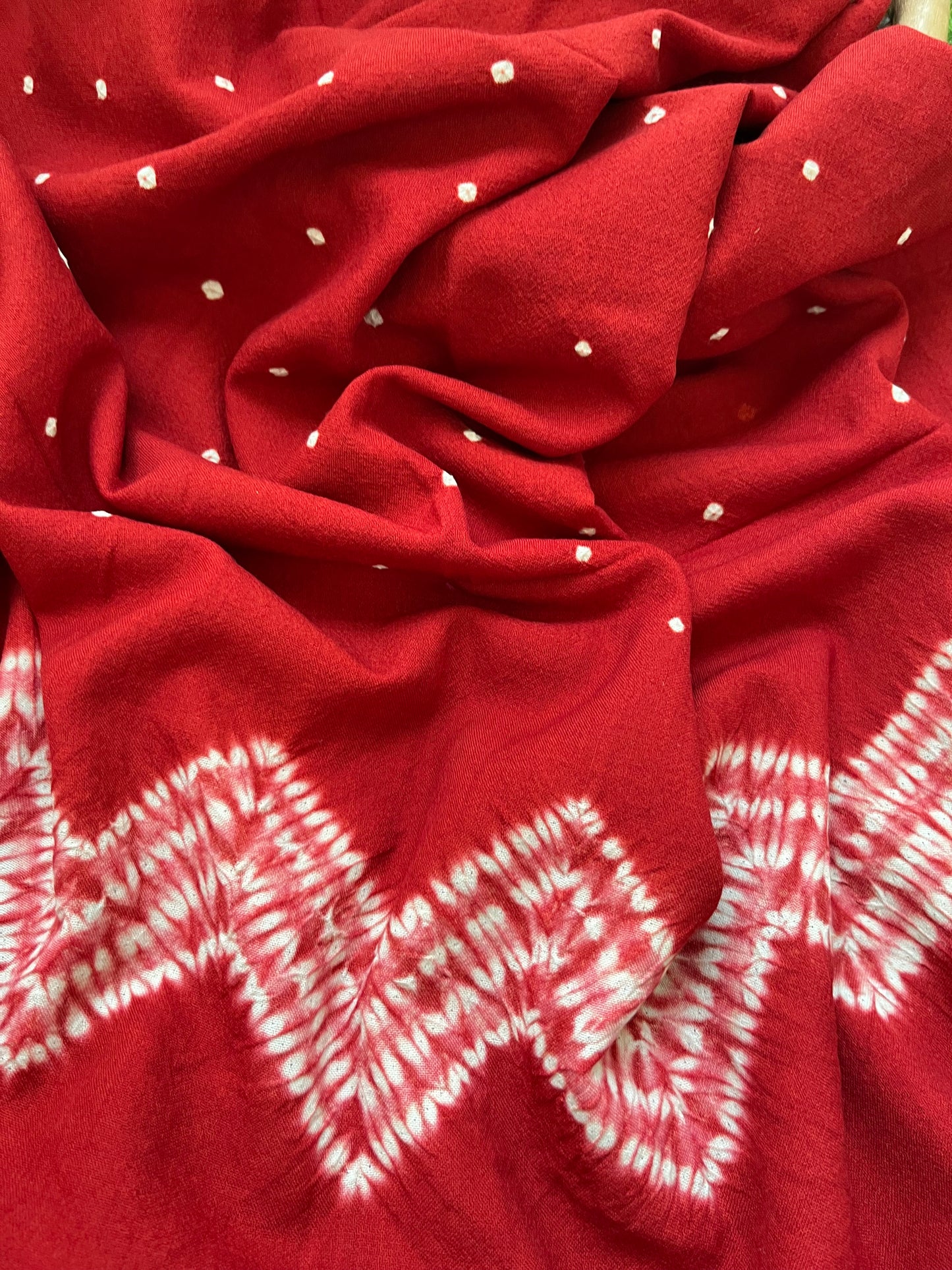 Handwoven bandhani shawl