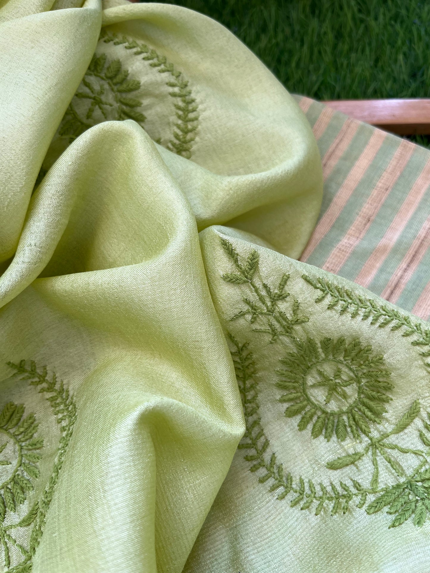 त्योहार :Tussar silk chikankari Dupatta silk with kurta Fabric