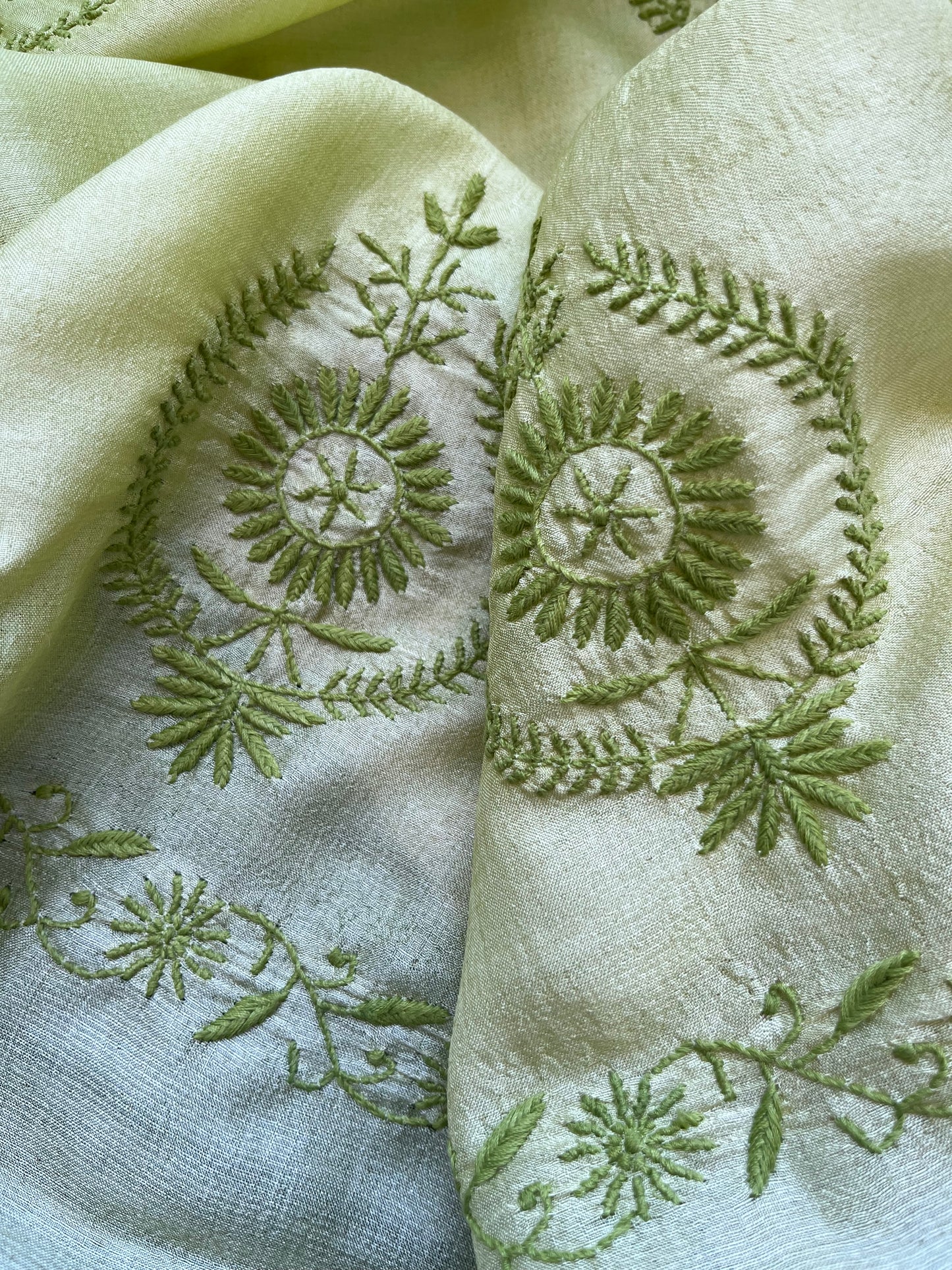 त्योहार :Tussar silk chikankari Dupatta silk with kurta Fabric