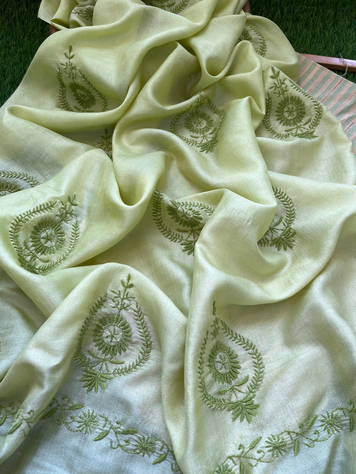 त्योहार :Tussar silk chikankari Dupatta silk with kurta Fabric