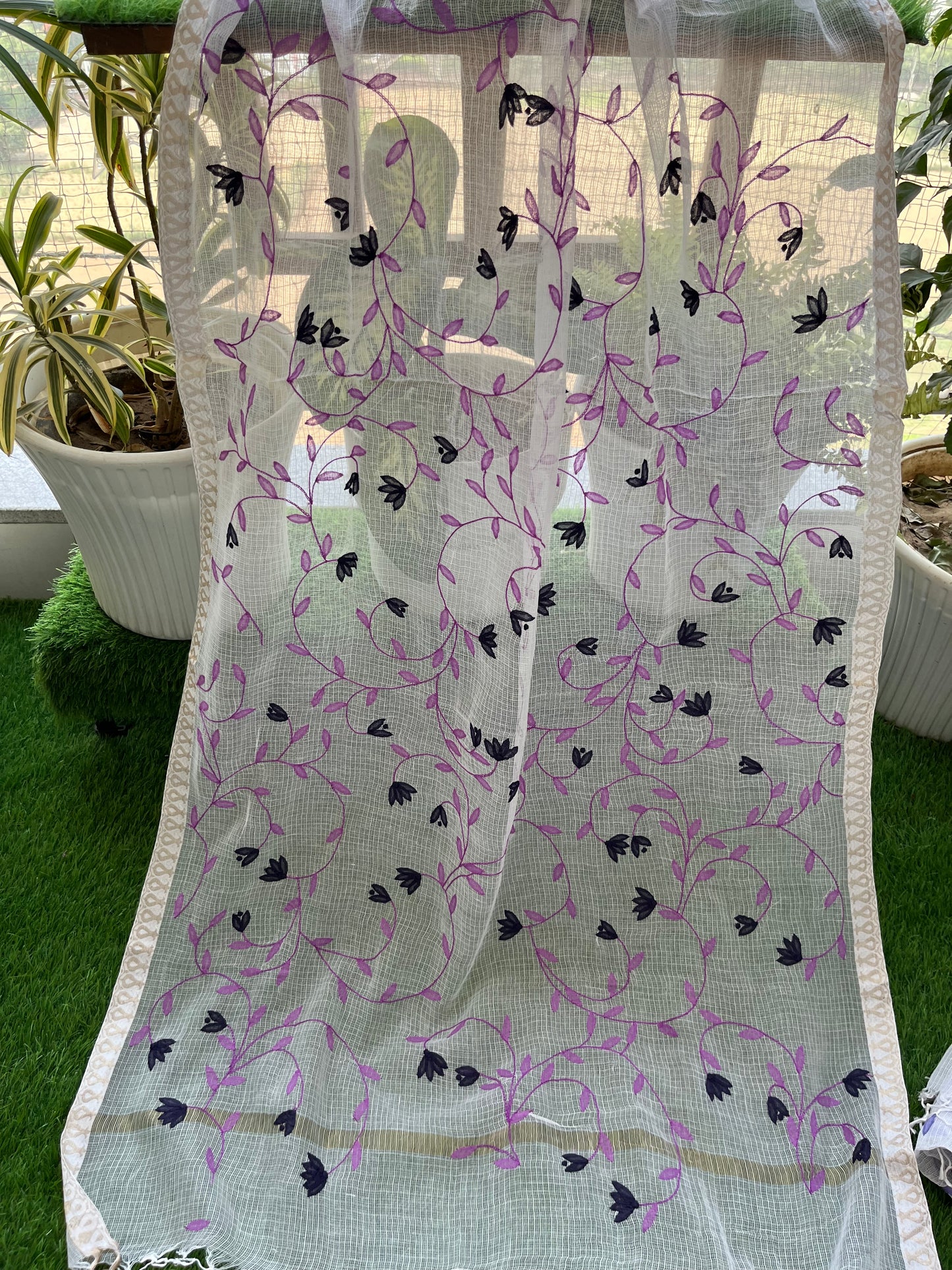 Patti kaam dupatta