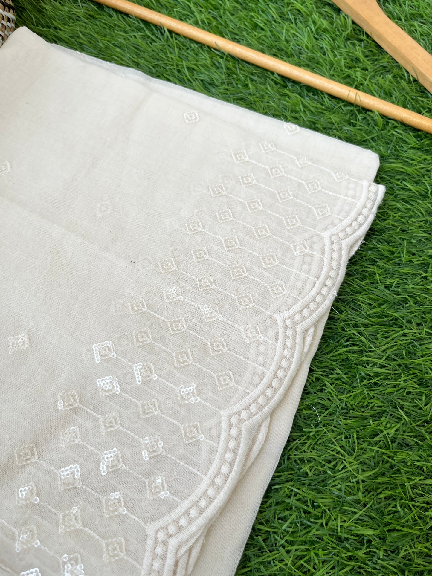 Mul scalloped Dupatta