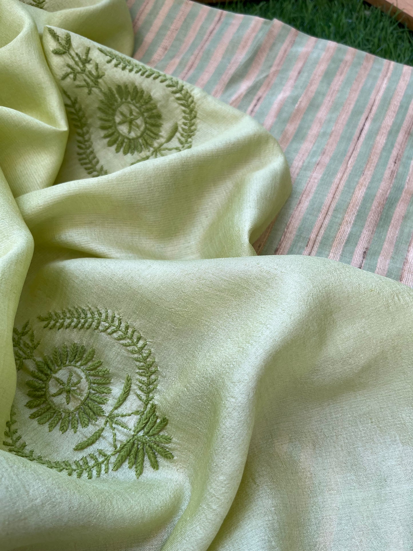 त्योहार :Tussar silk chikankari Dupatta silk with kurta Fabric
