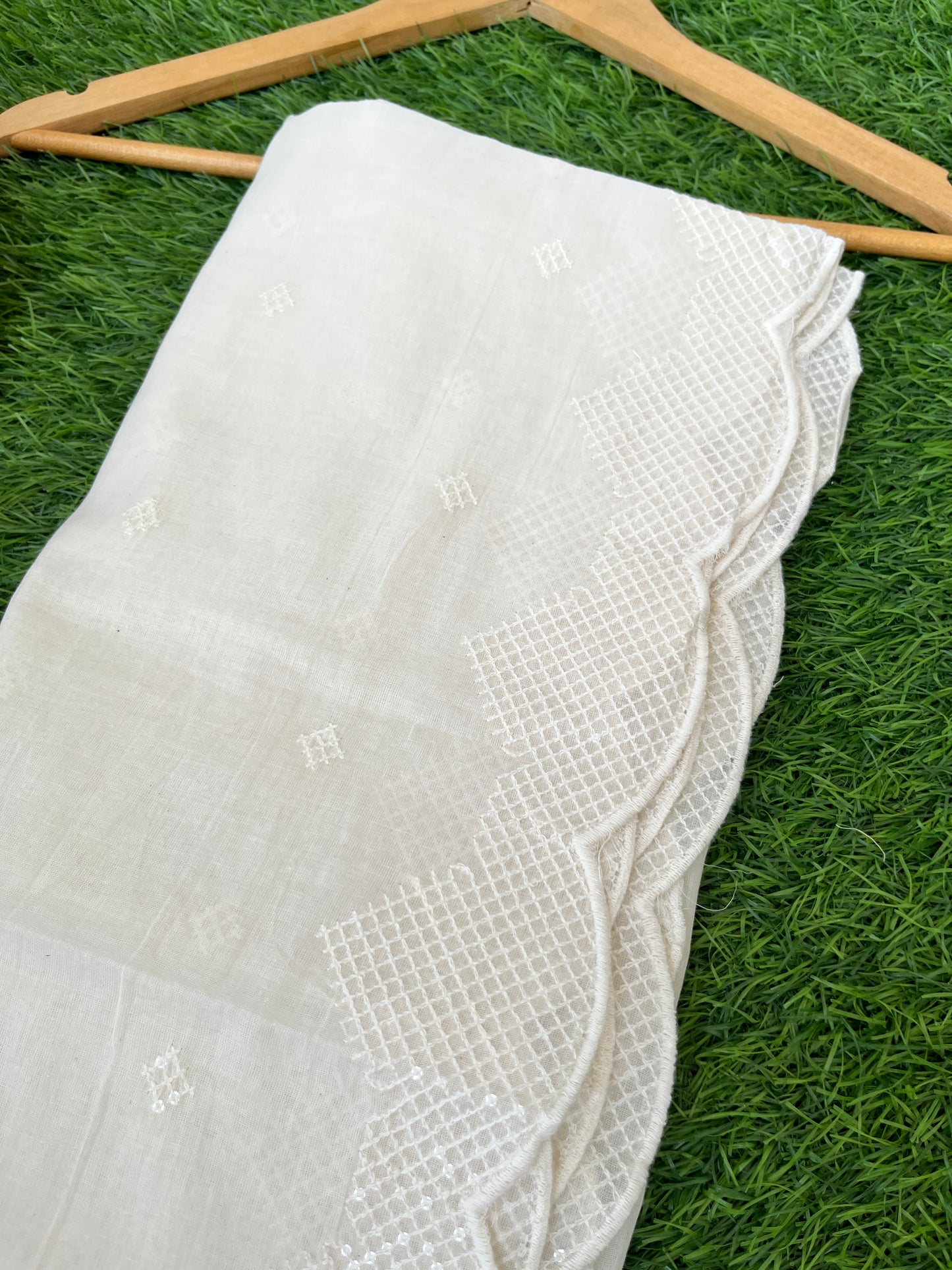 Mul scalloped Dupatta