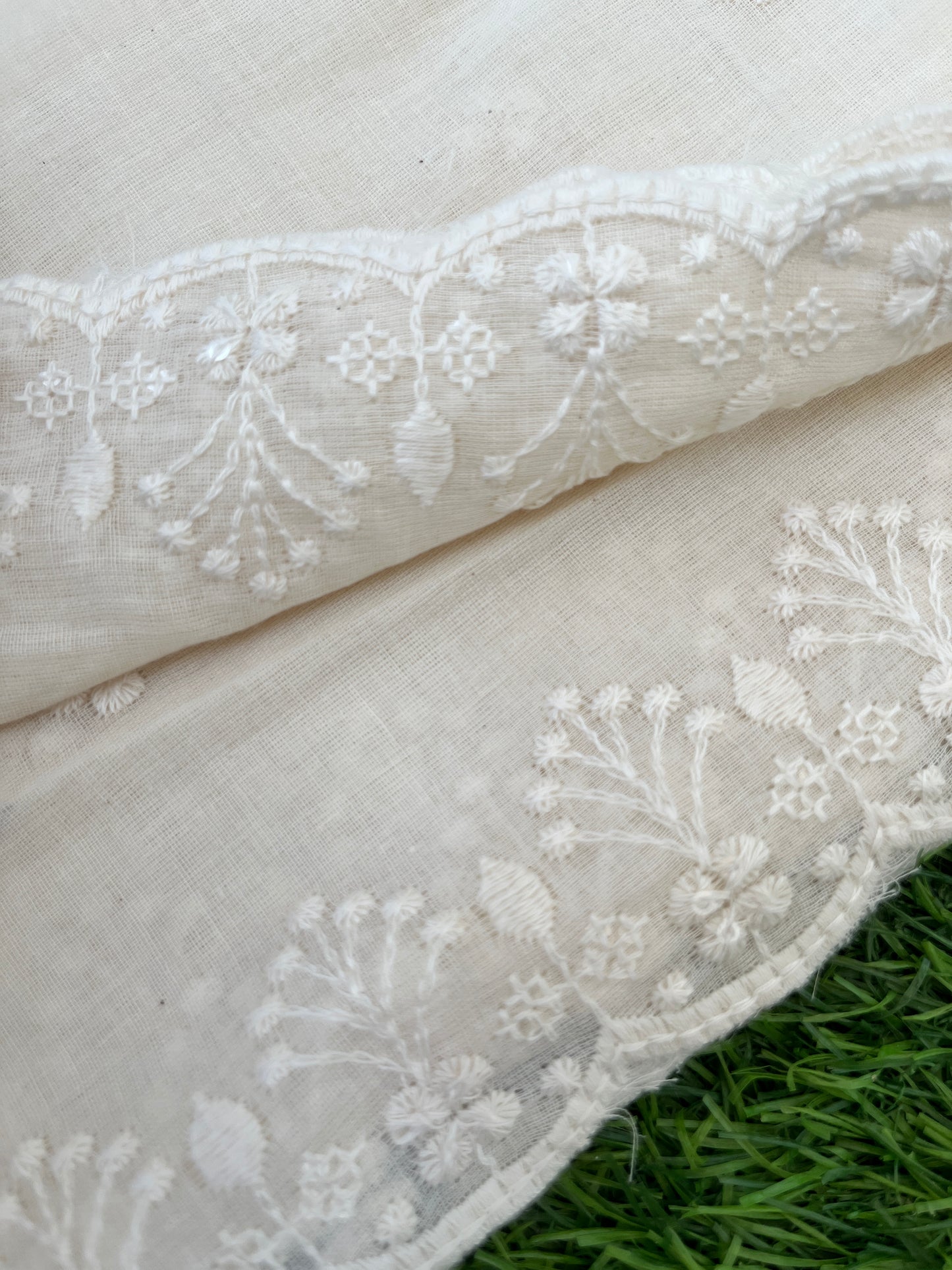 Mul scalloped Dupatta