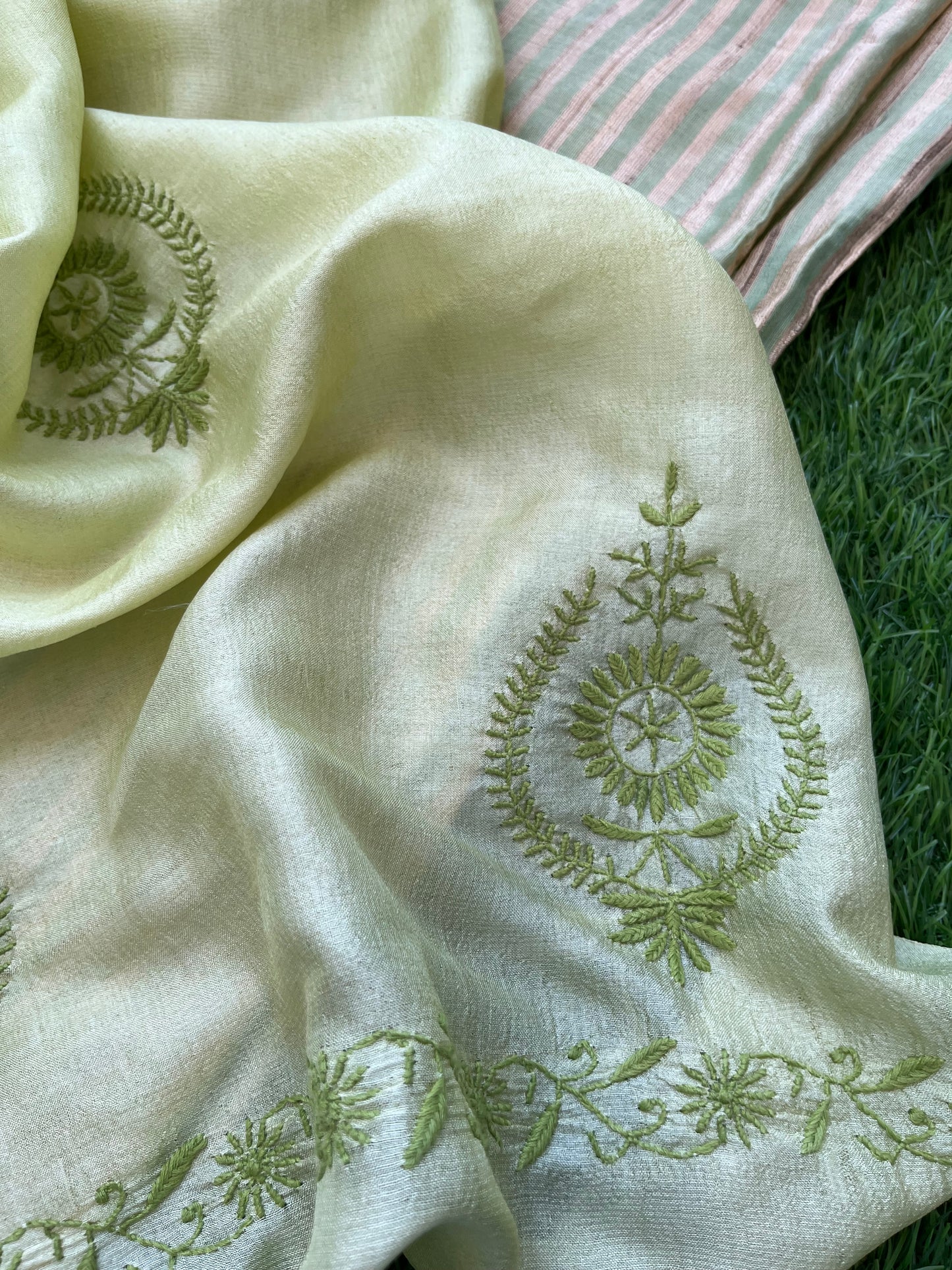 त्योहार :Tussar silk chikankari Dupatta silk with kurta Fabric