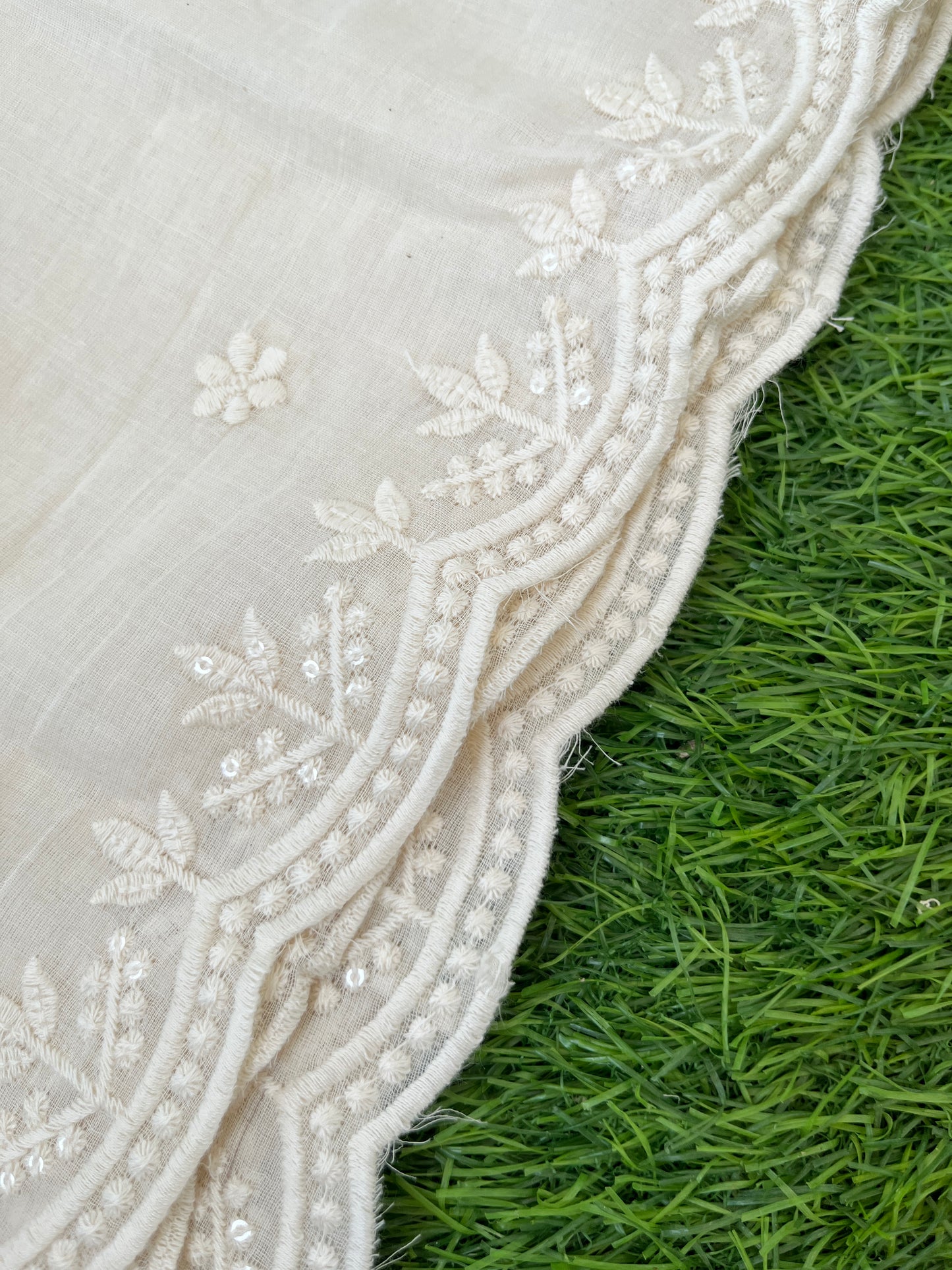 Mul scalloped Dupatta