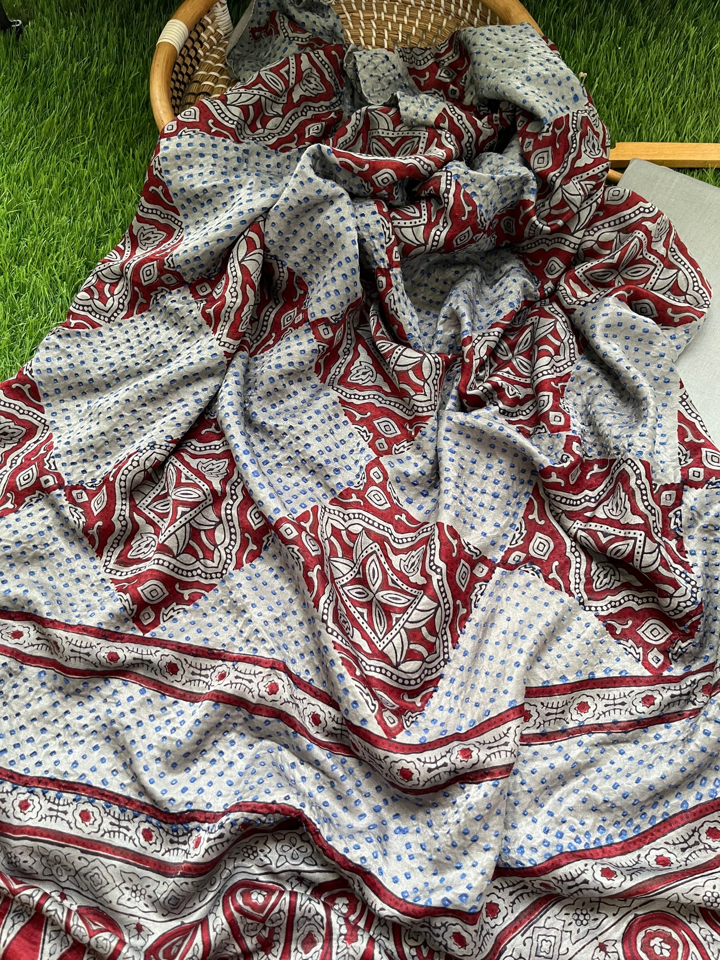 त्योहार :Gajji silk bandhani Dupatta with plain chanderi kurta bottom Fabric