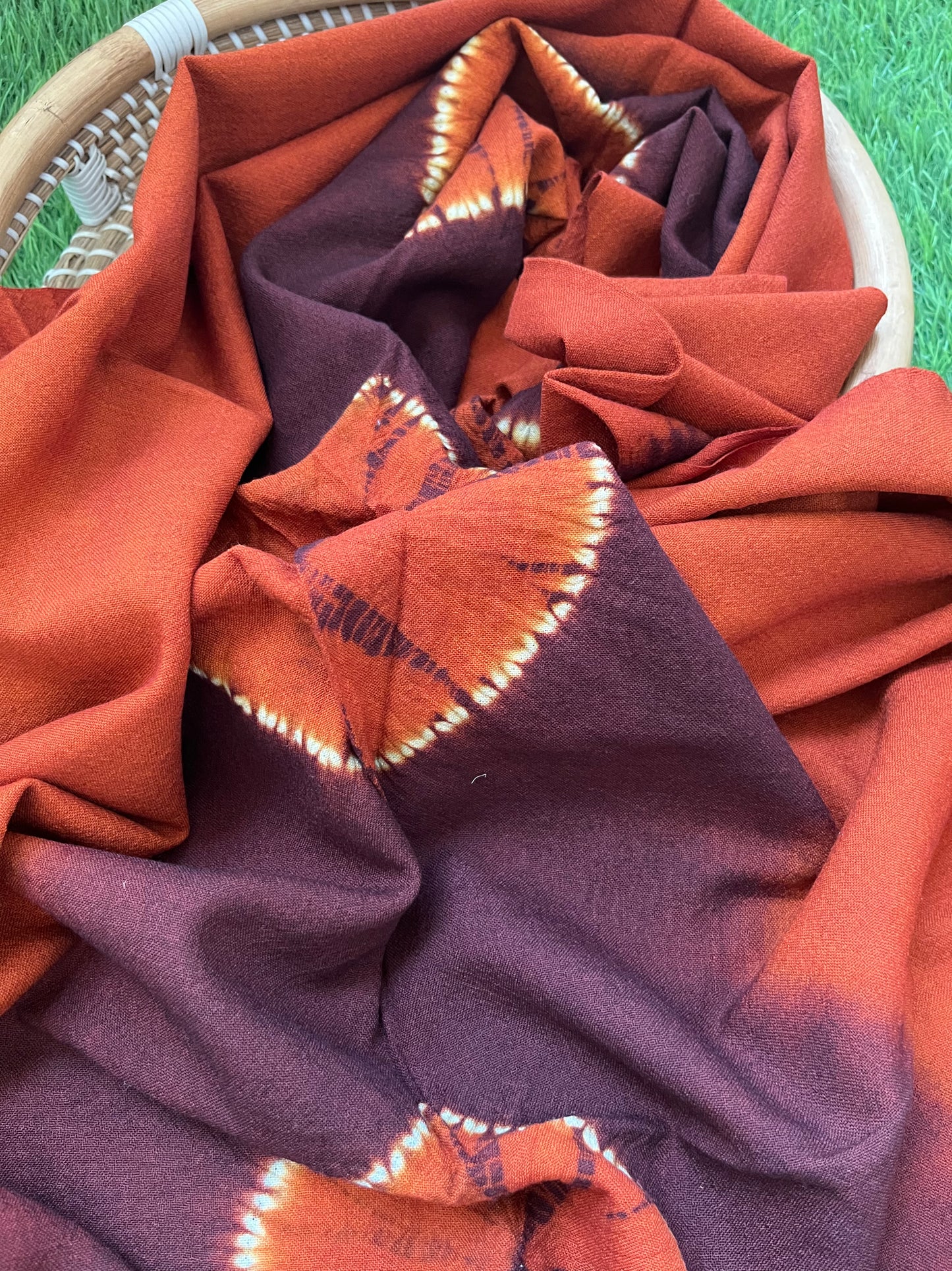 Handwoven bandhani shawl