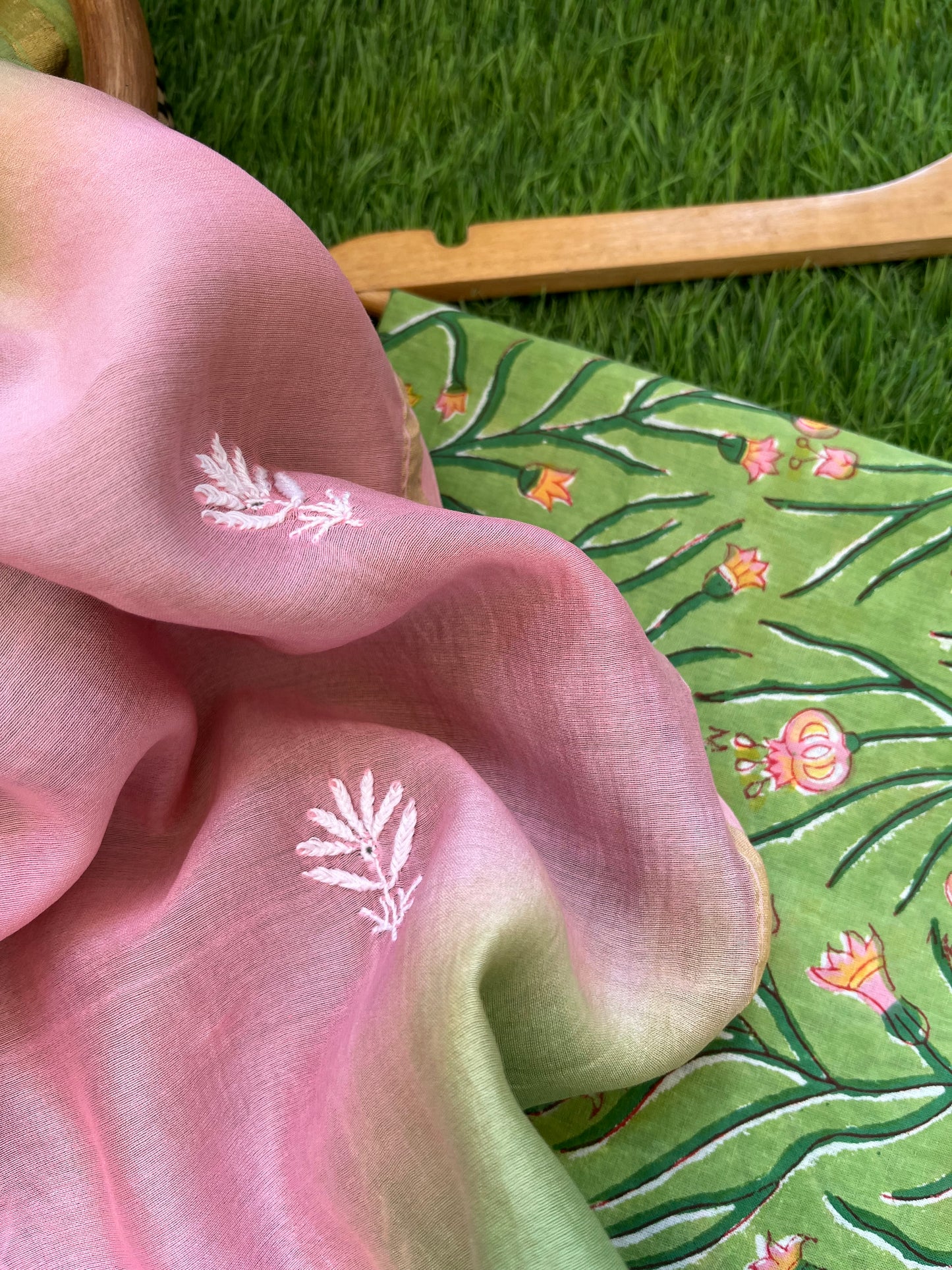 रोज़ाना  :Chanderi Chikankari Dupatta with cotton kurta bottom Fabric