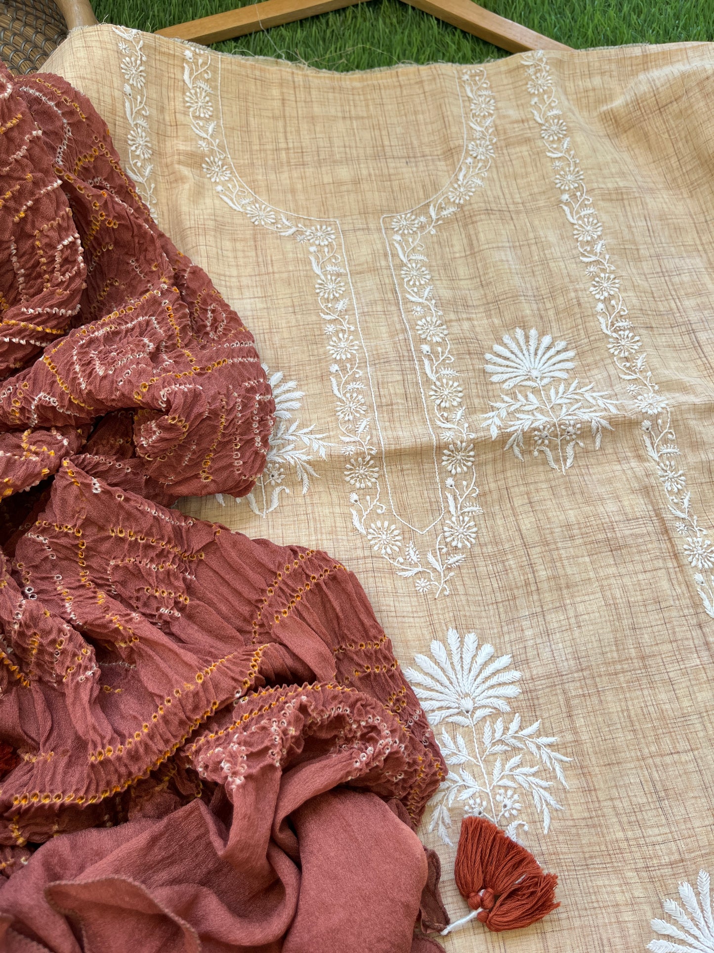 Chikankari kurta with chinon bandhani dupatta