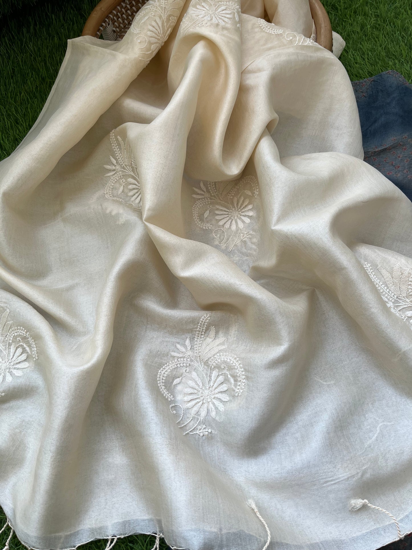 त्योहार :Tussar silk chikankari Dupatta silk with badhani kurta Fabric