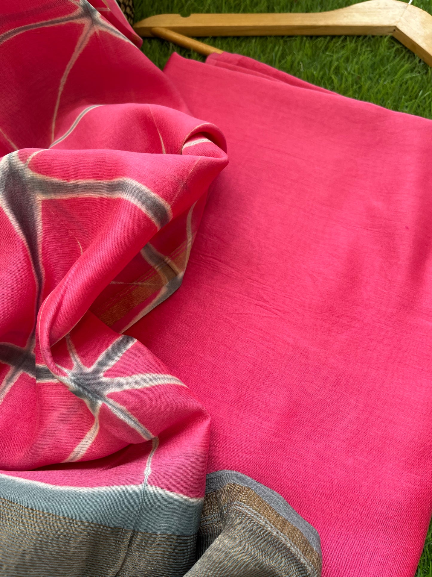 Chanderi Clamp Dye dupatta with plain fabric