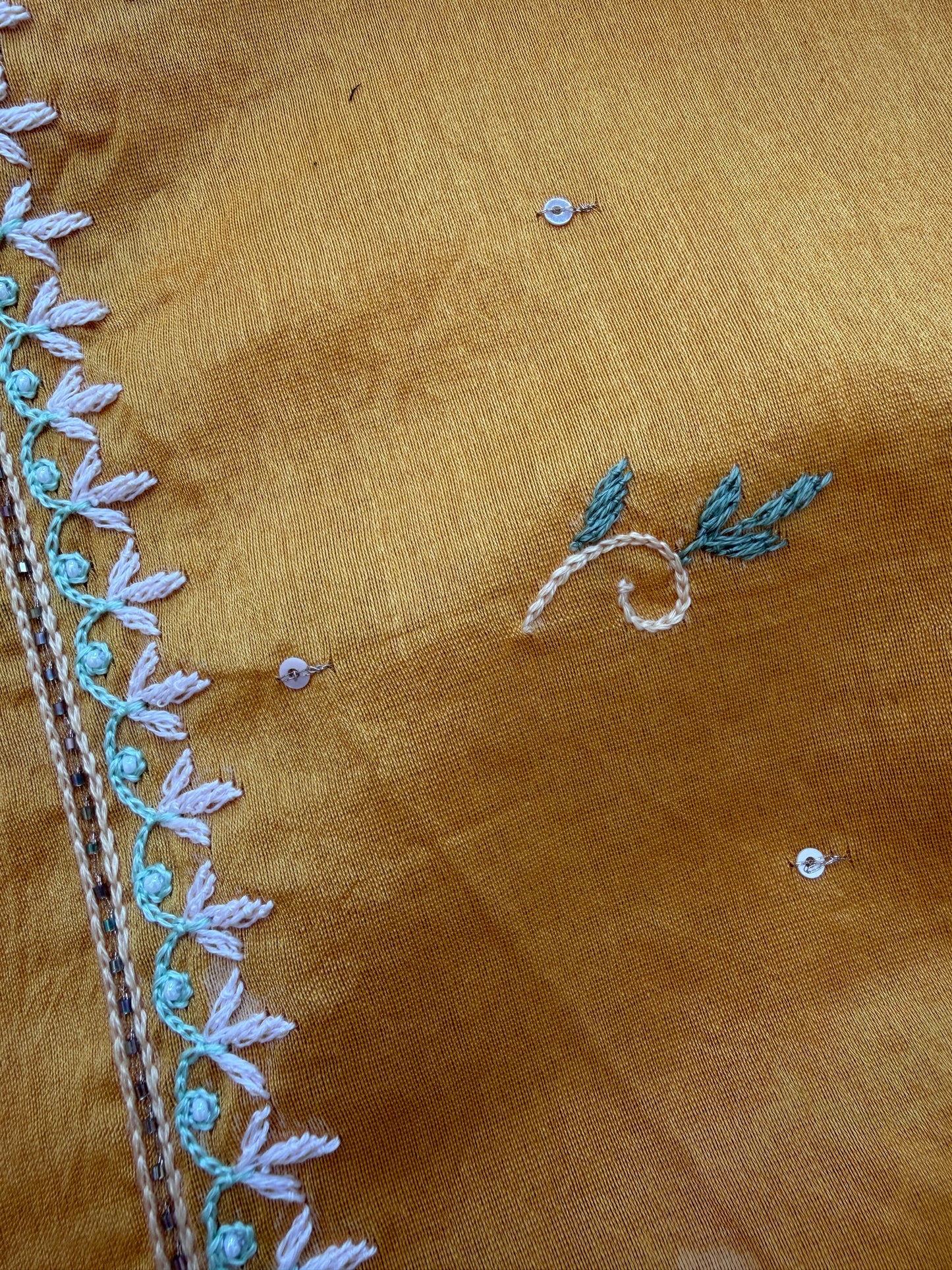 Hand embroidered chanderi kurta bandhani dupatta
