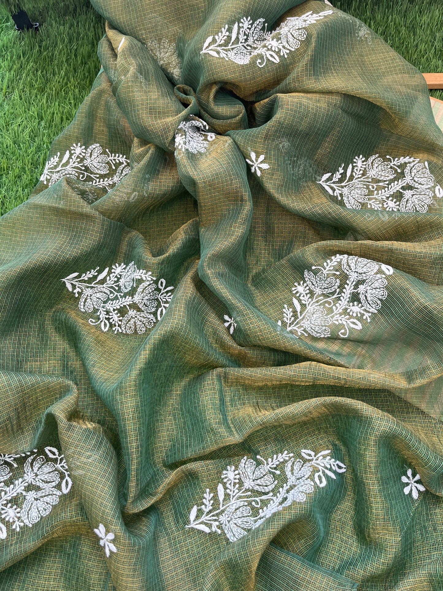 त्योहार :Tissue kota chikankari Dupatta silk with kurta Fabric