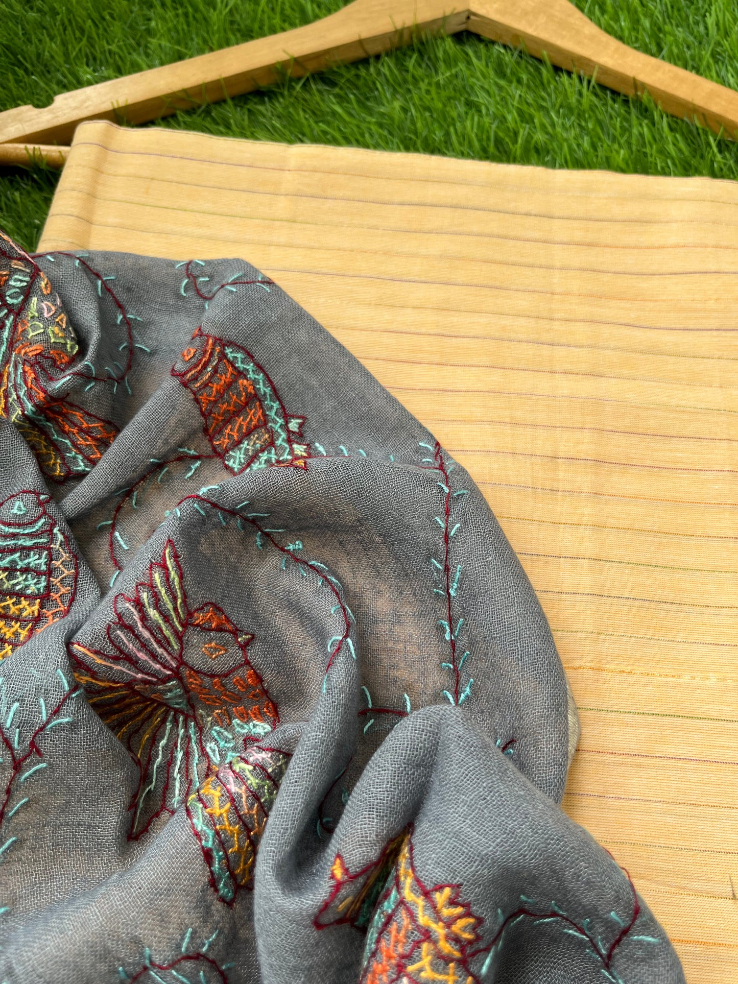 Linen sozni kaam dupatta paired with cotton kurta fabric