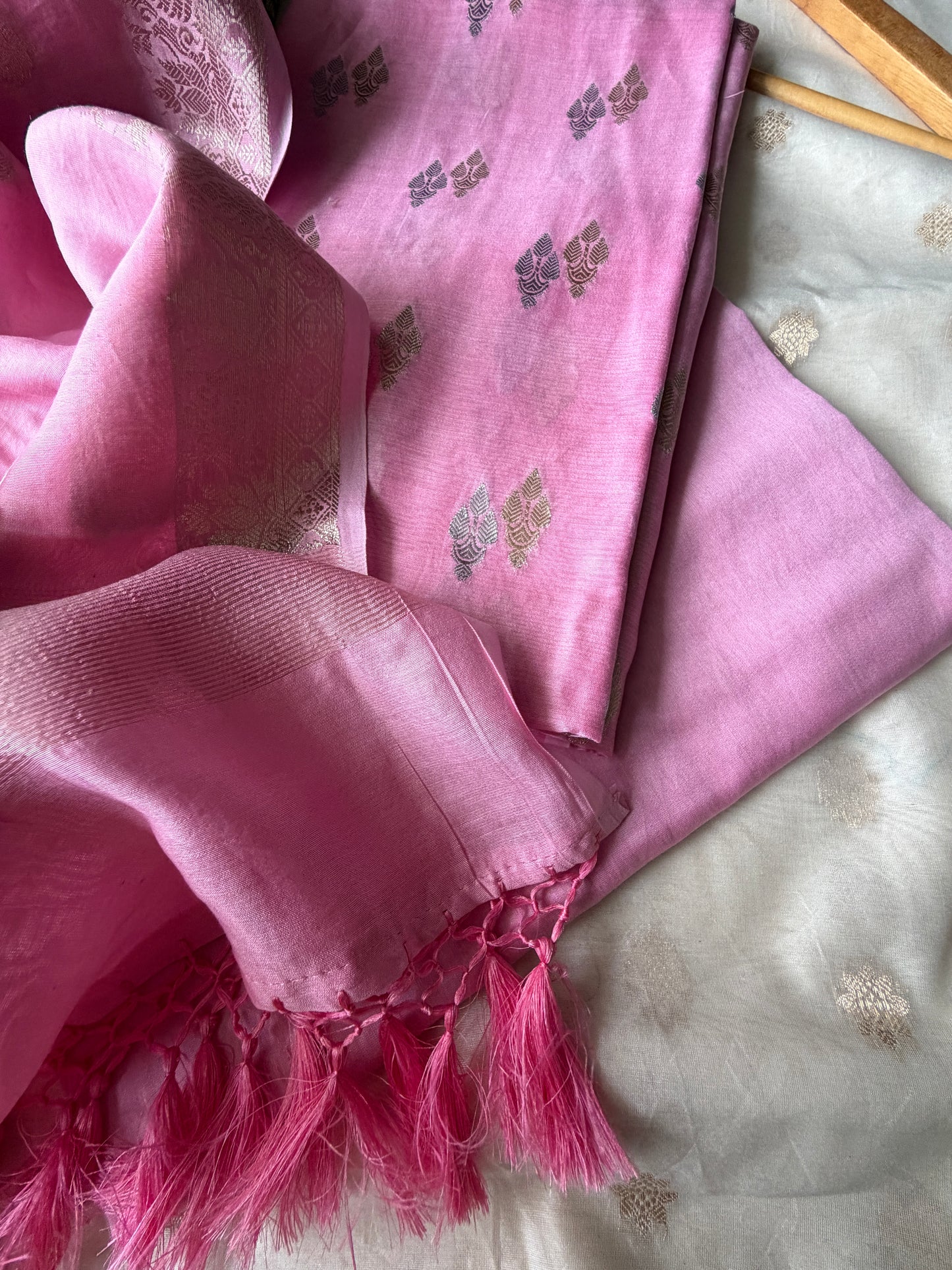 त्योहार् -Banarasi chanderi dupatta kurta