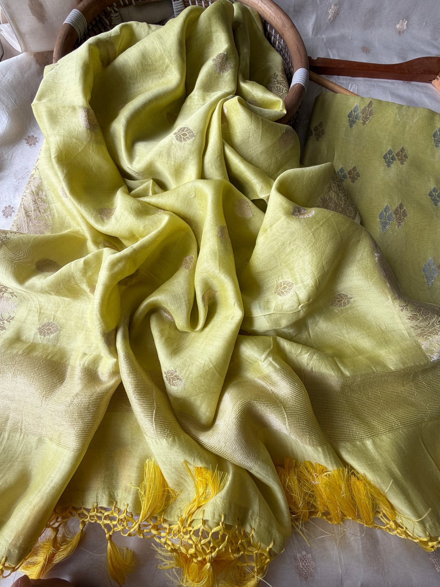 त्योहार् -Banarasi chanderi dupatta kurta