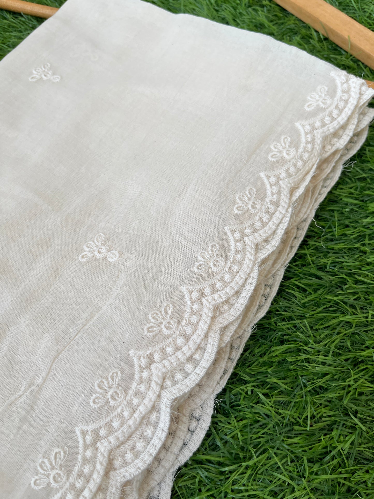Mul scalloped Dupatta