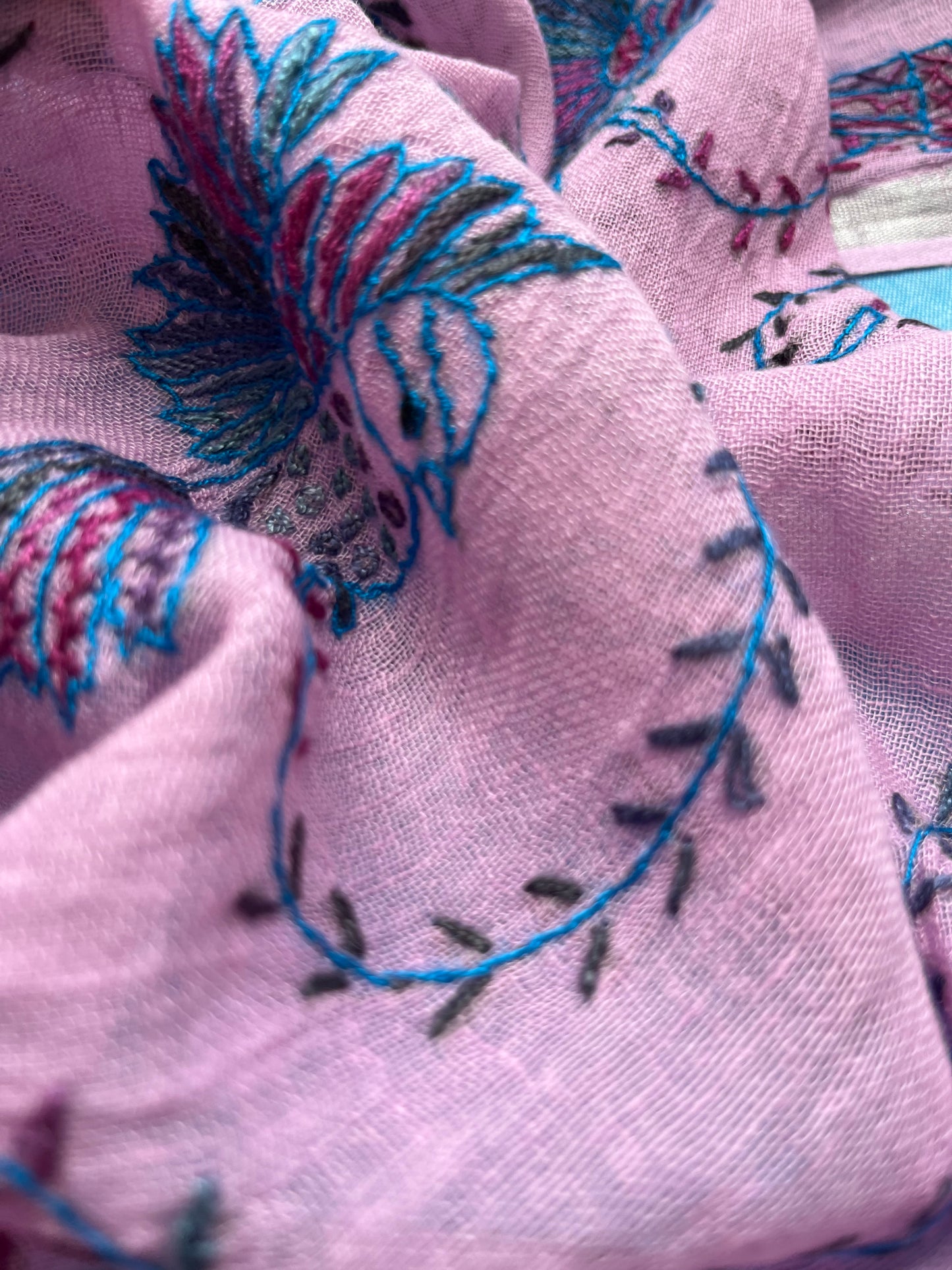 Linen sozni kaam dupatta paired with cotton kurta fabric