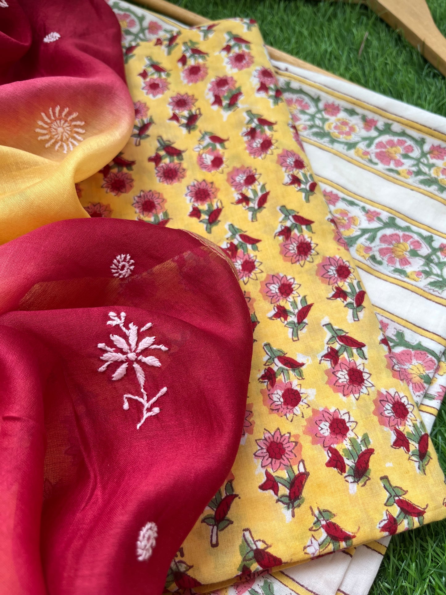 रोज़ाना  :Chanderi Chikankari Dupatta with cotton kurta bottom Fabric