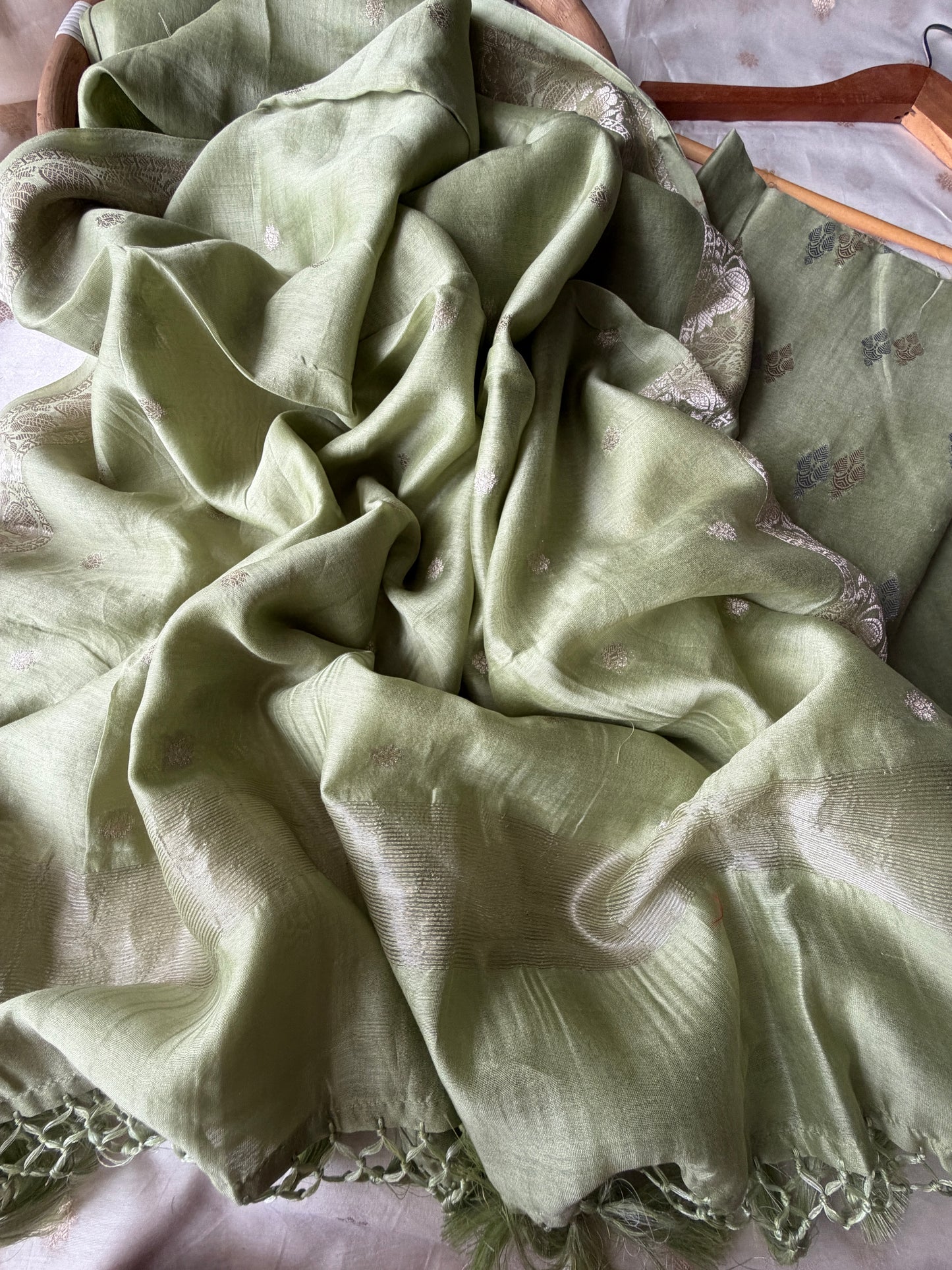 त्योहार् -Banarasi chanderi dupatta kurta