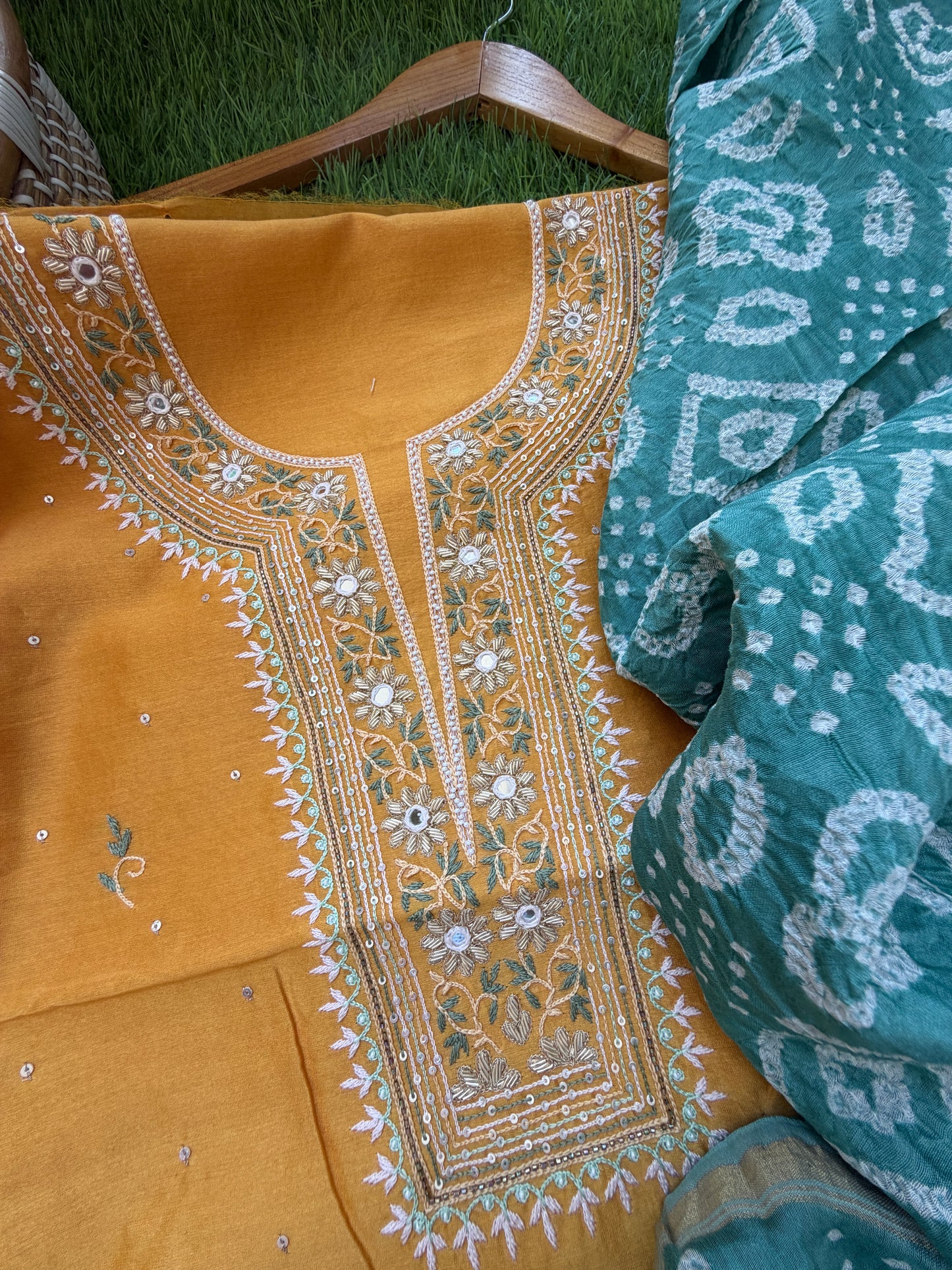Hand embroidered chanderi kurta bandhani dupatta