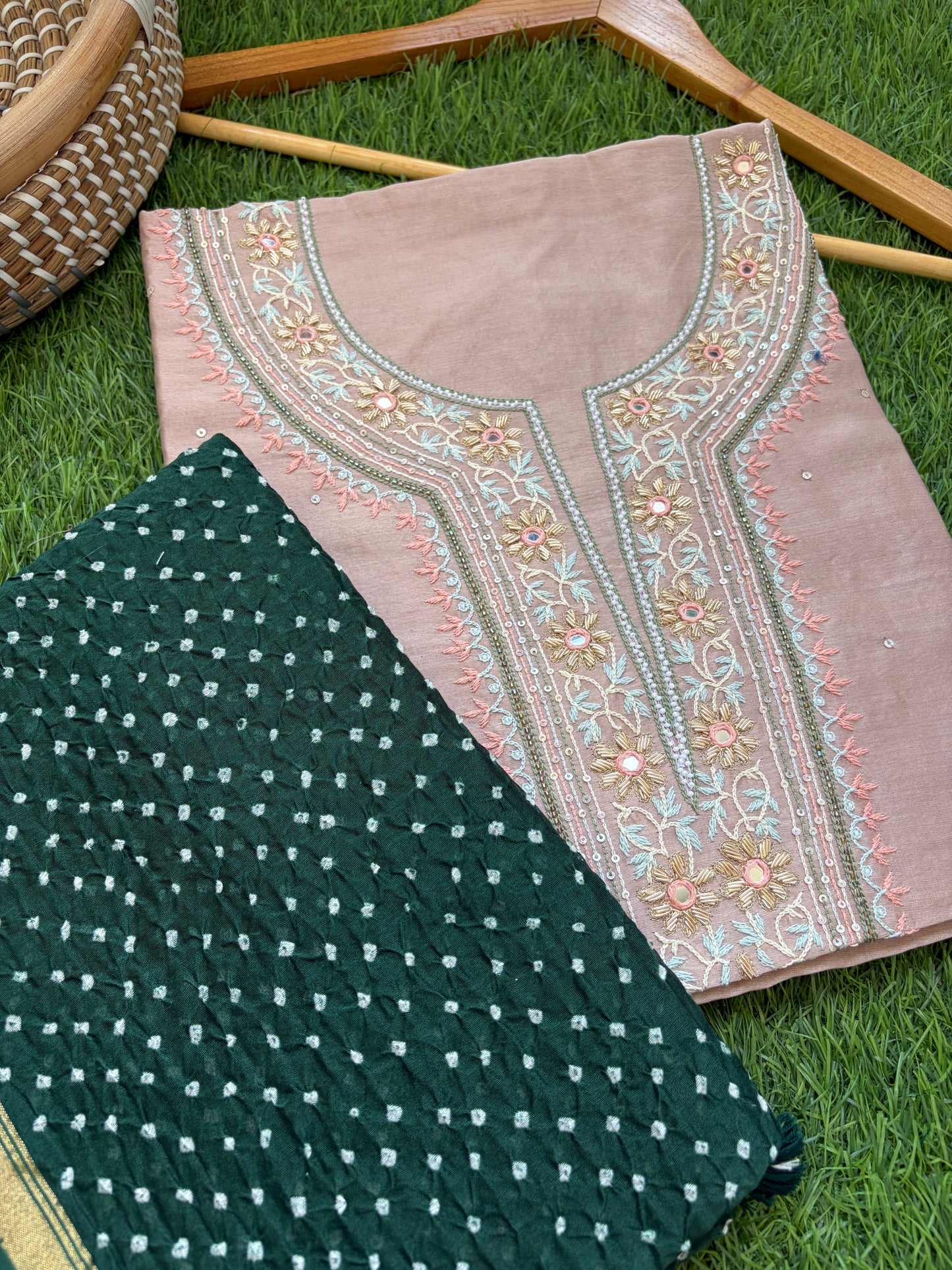 Hand embroidered chanderi kurta chanderi silk bandhani dupatta