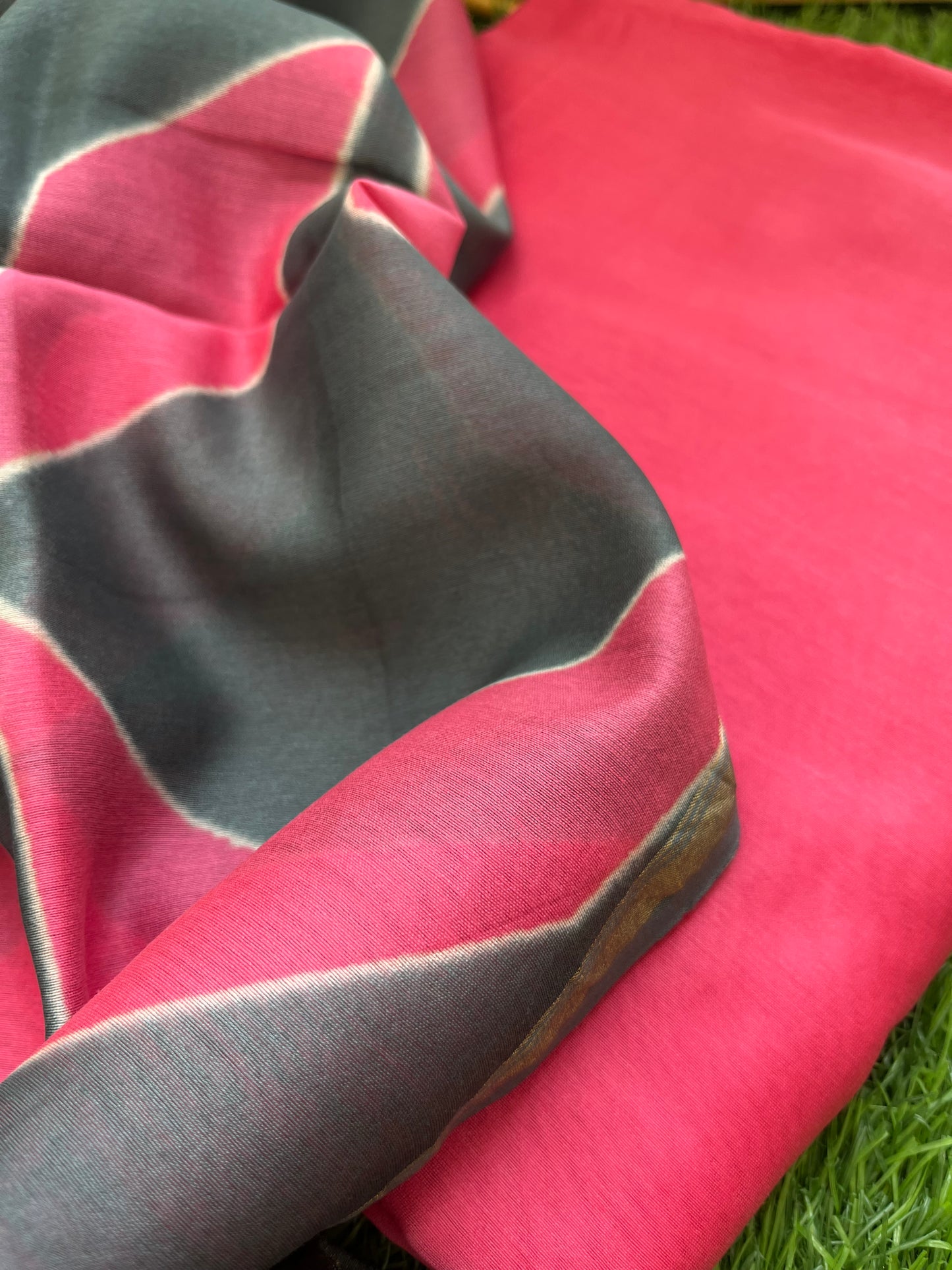 Chanderi Clamp Dye dupatta with plain fabric