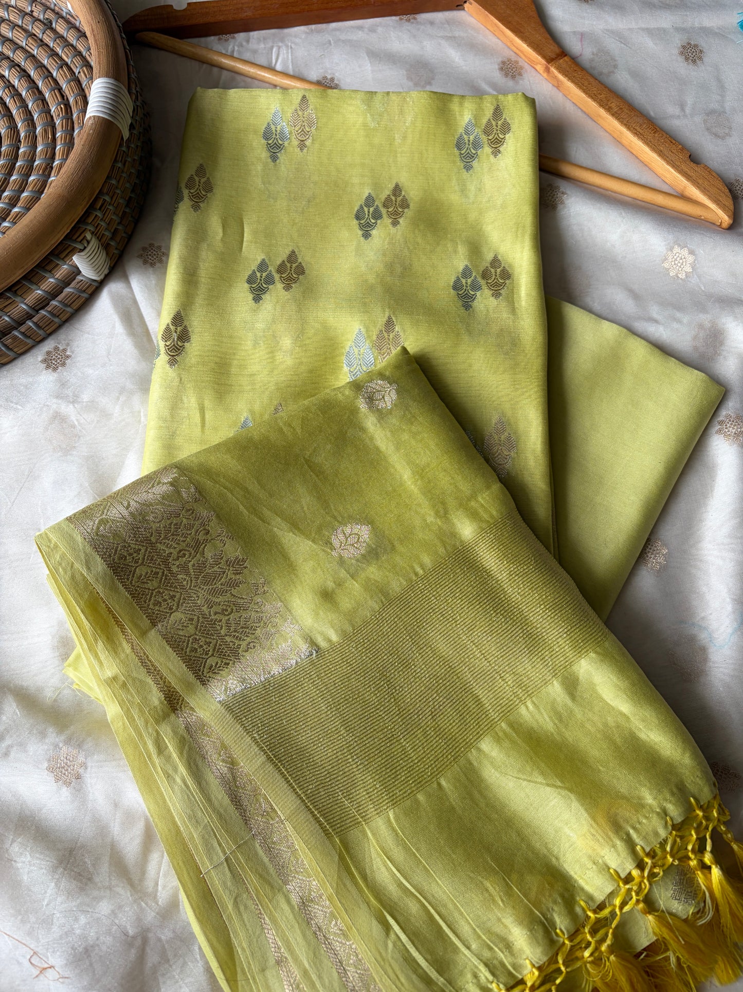त्योहार् -Banarasi chanderi dupatta kurta
