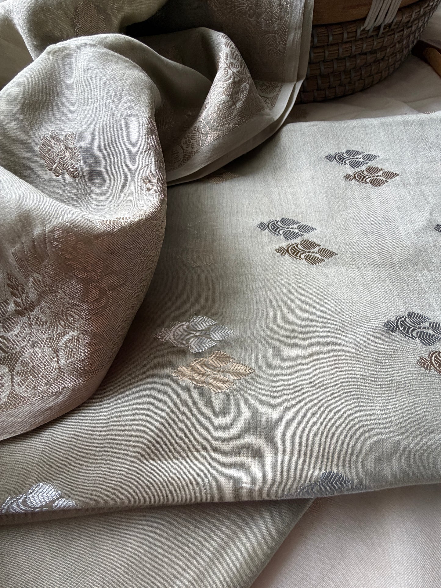 त्योहार् -Banarasi chanderi dupatta kurta