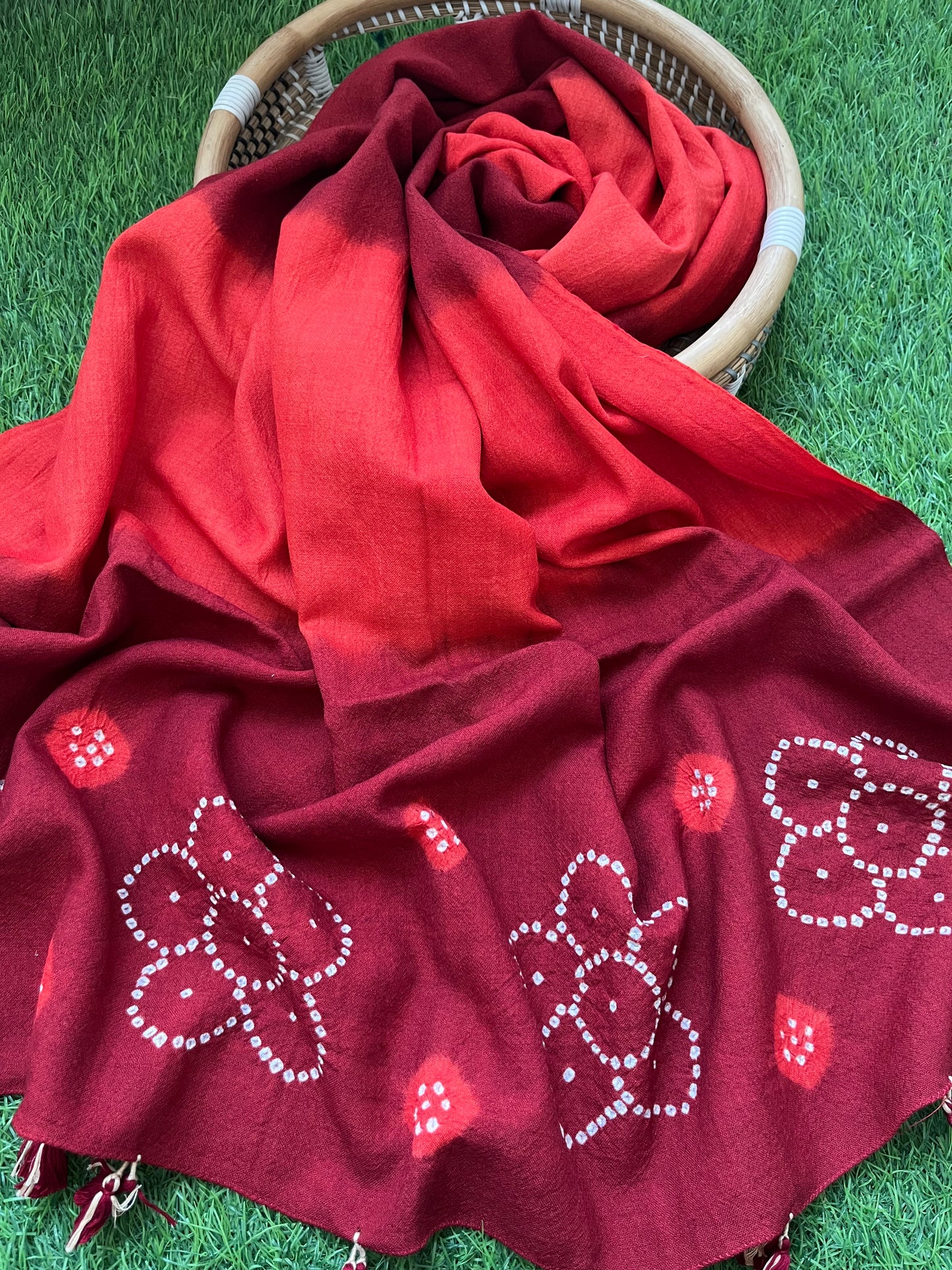 Handwoven bandhani shawl