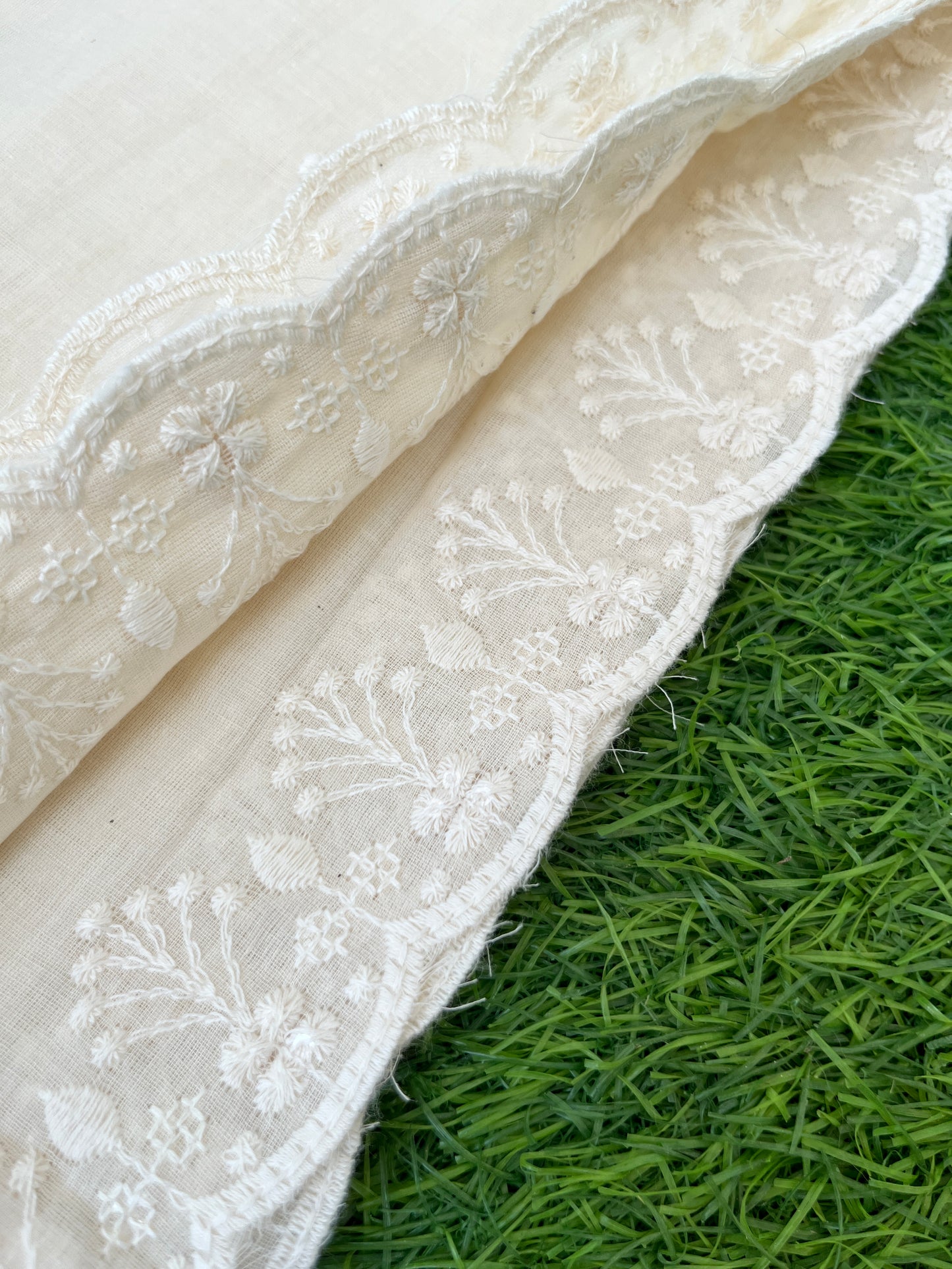 Mul scalloped Dupatta