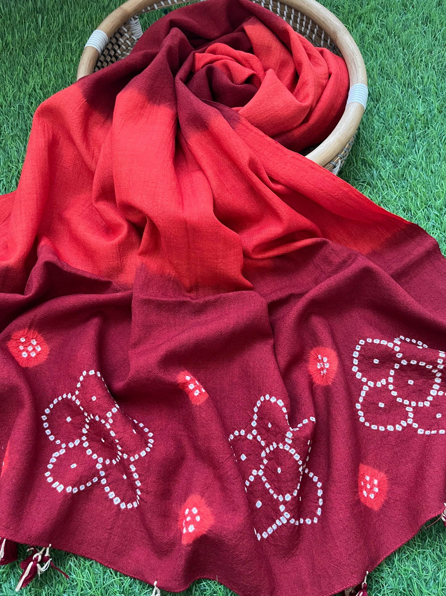 Handwoven bandhani shawl