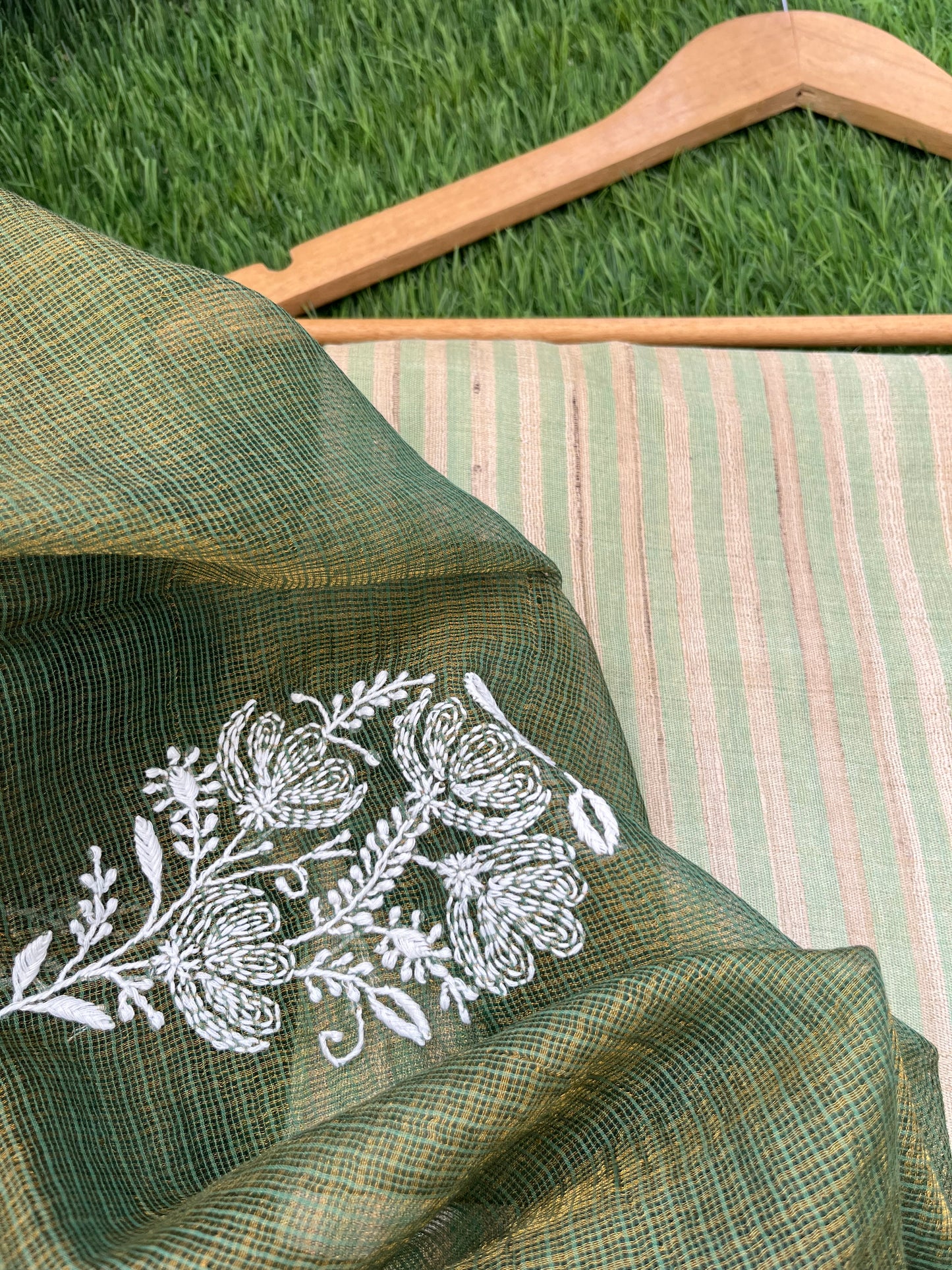 त्योहार :Tissue kota chikankari Dupatta silk with kurta Fabric