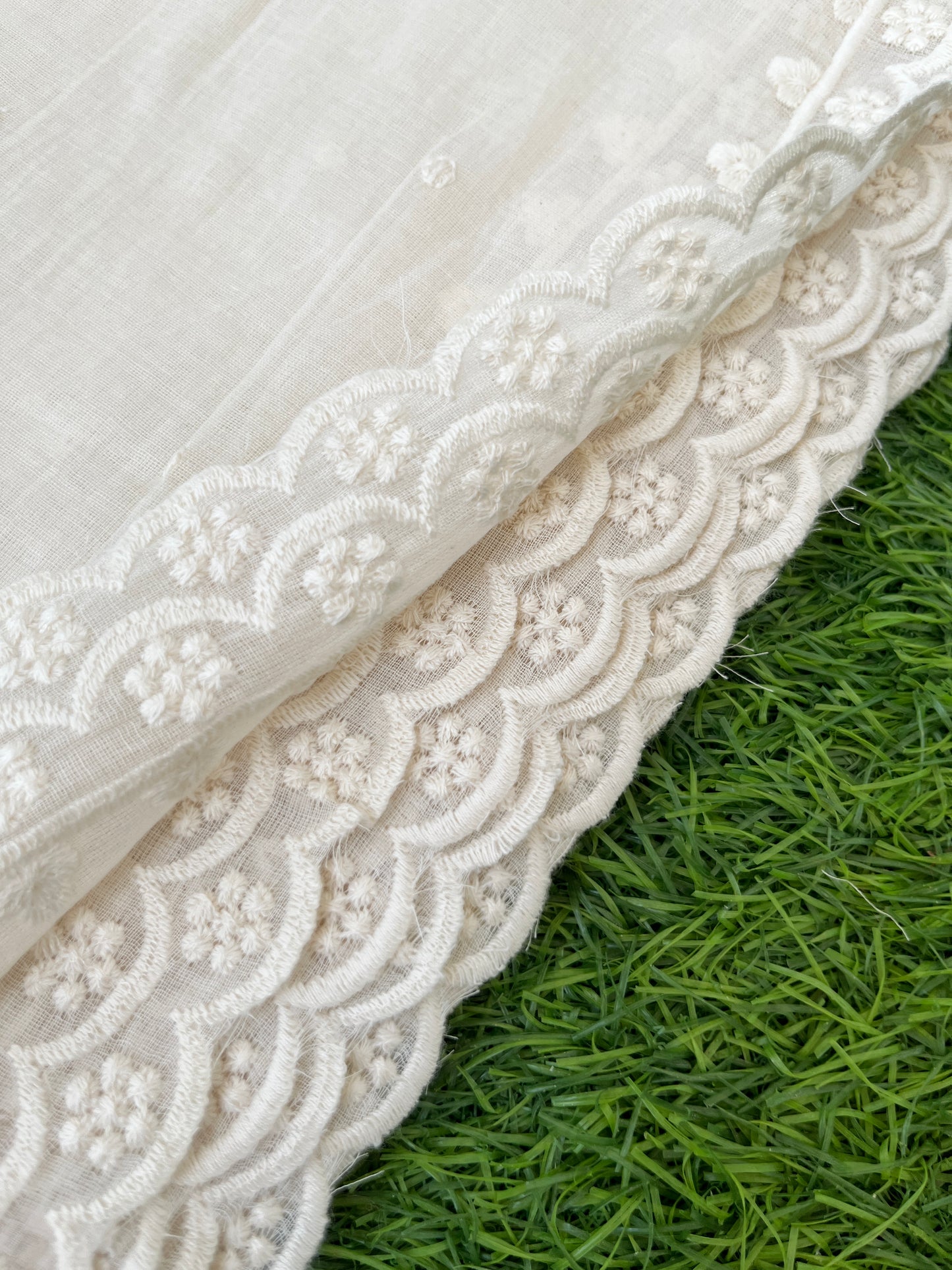 Mul scalloped Dupatta
