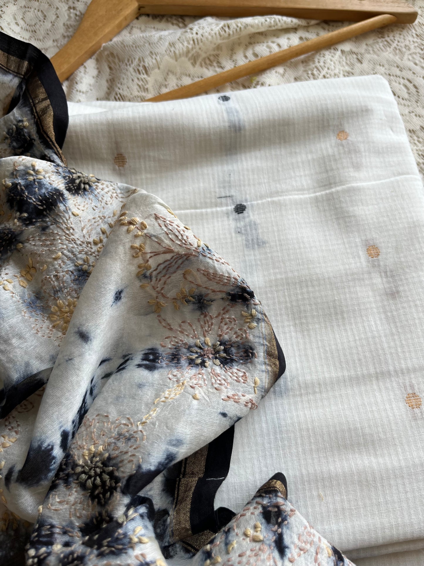 Mangalgiri Cotton kurta baatik bottom chikankari dupatta