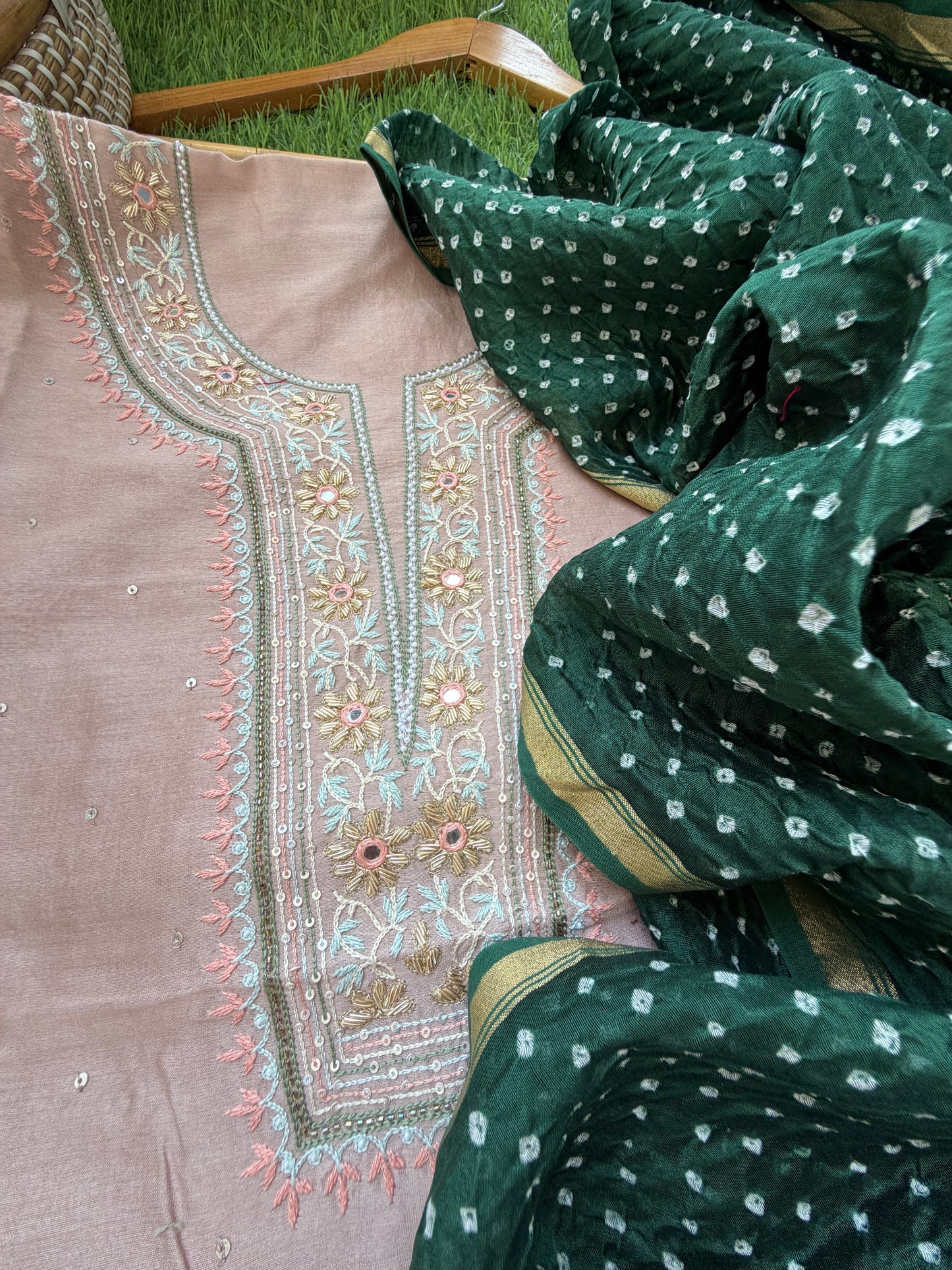 Hand embroidered chanderi kurta chanderi silk bandhani dupatta