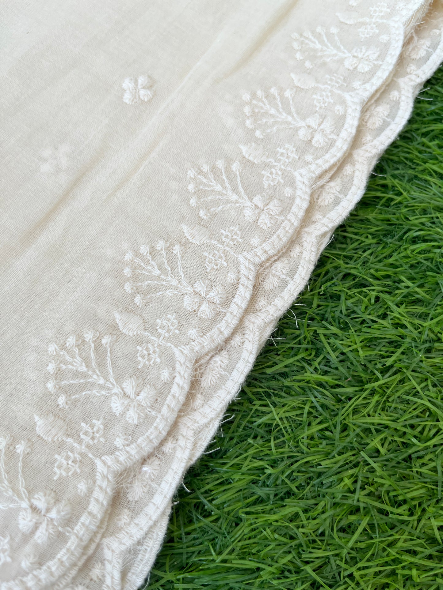 Mul scalloped Dupatta